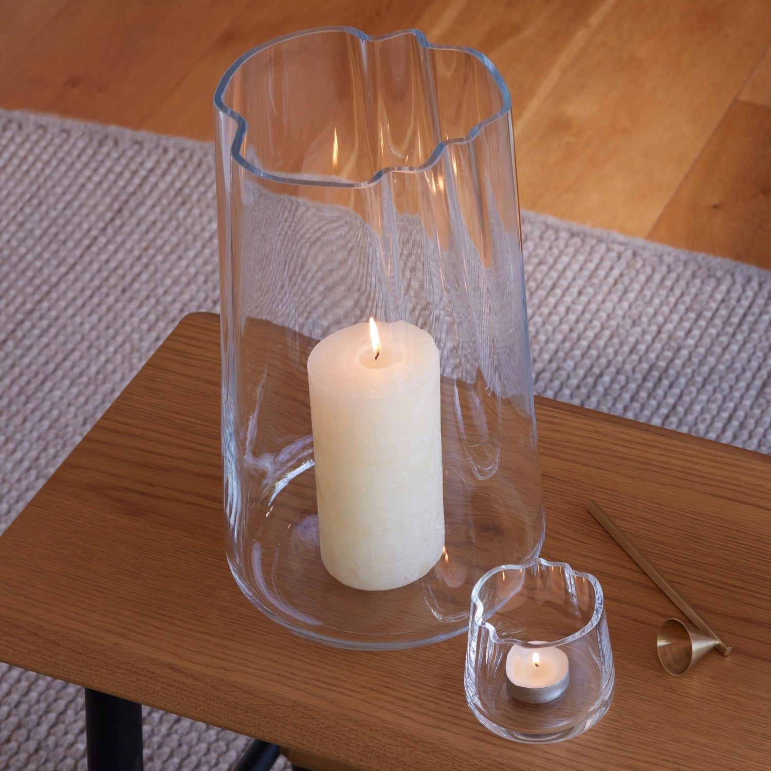 Vielseitiger Lagoon Teelichthalter/Vase H8cm aus klarem Glas von LSA. Ideal für stimmungsvolle Beleuchtung und stilvolle Blumenpräsentation.