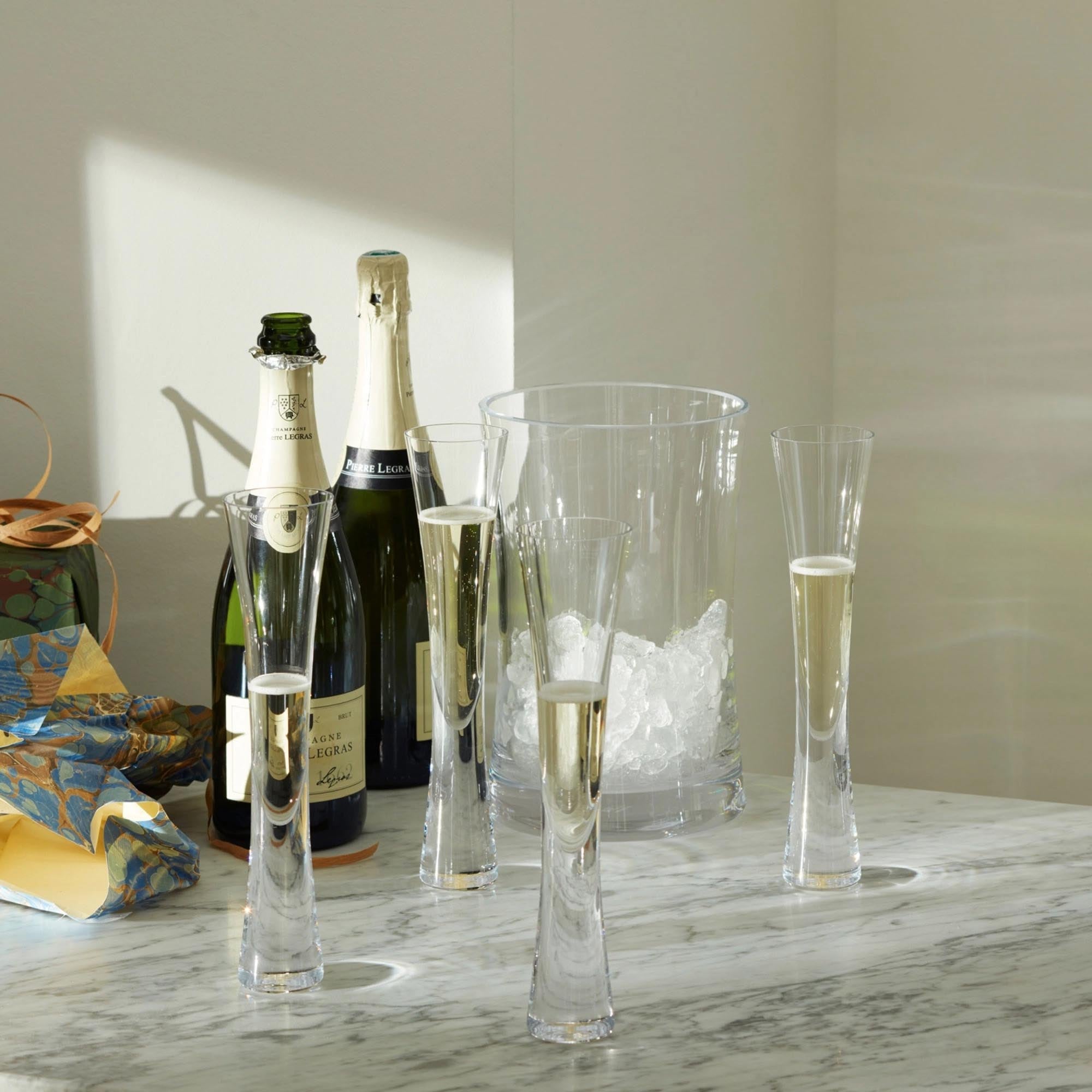 Erleben Sie das Moya Servier-Set von LSA: Hochwertiges, klares Glas-Set für elegante Anlässe, vielseitig einsetzbar und leicht zu reinigen.