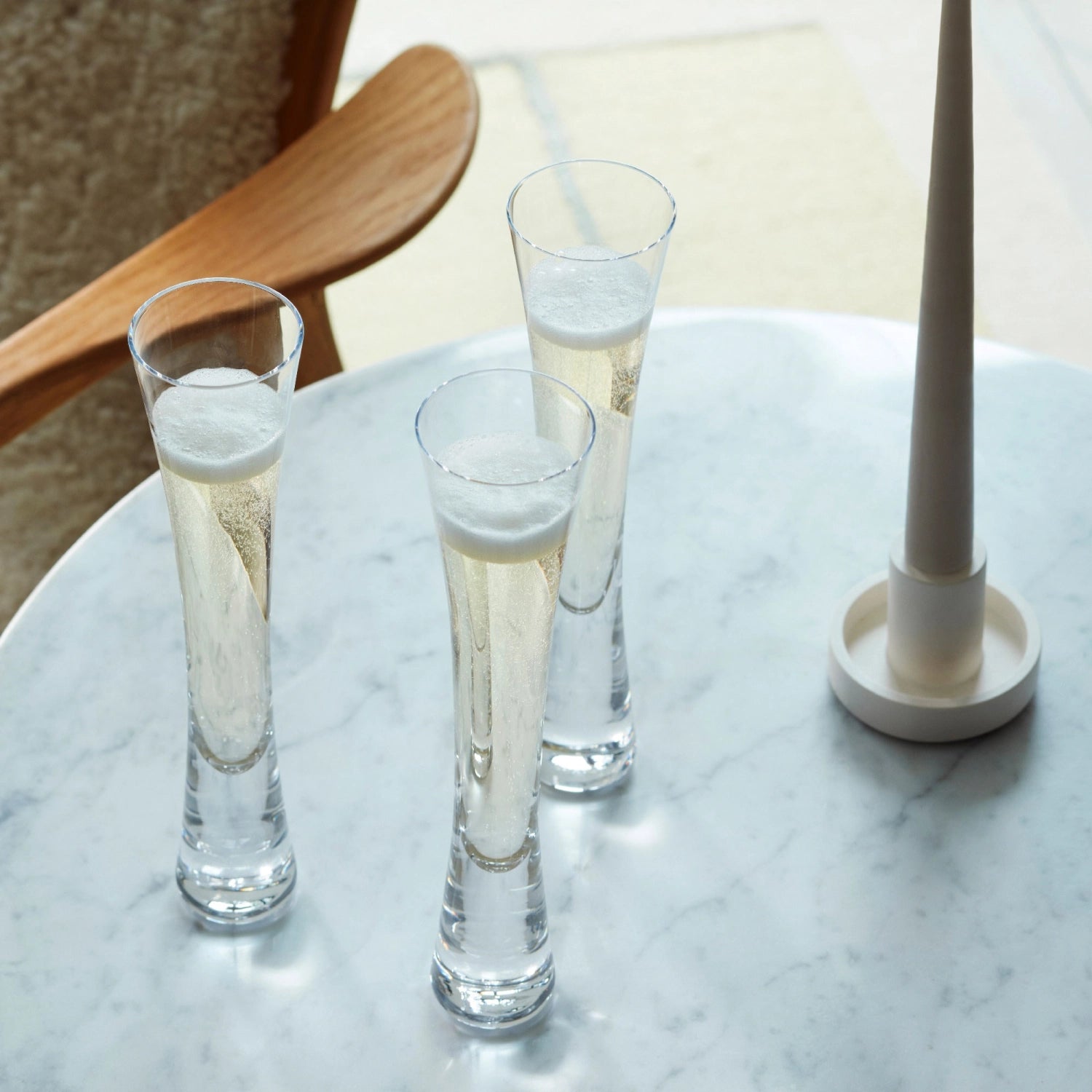 Stilvolles Moya Servier-Set von LSA mit klaren Champagnerflöten, perfekt für besondere Feiern und elegante Anlässe.