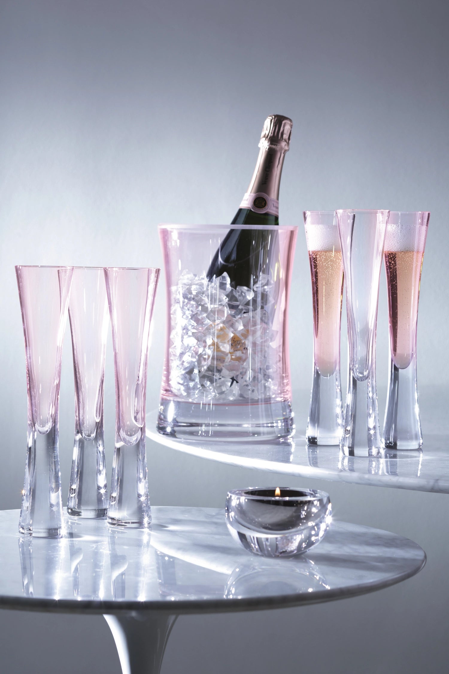 Zartes 2er Set Moya Sektflöten (170ml) in sanftem Hellrosa von LSA, perfekt für stilvolle Anlässe und genussvolle Momente mit Champagner.