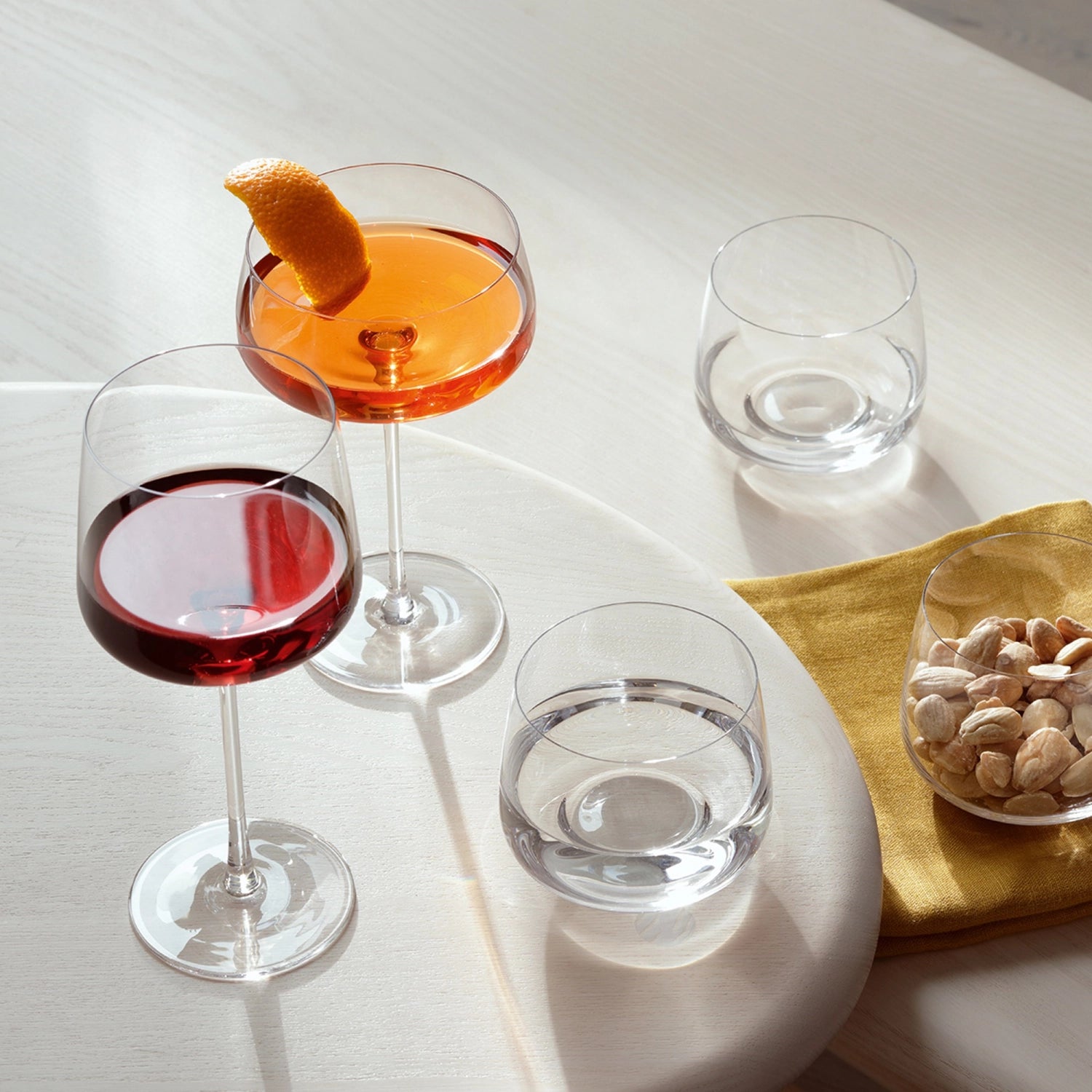 Set aus 4 modernen, klaren Stemless Gläsern von LSA, 360ml, perfekt für Cocktails und erfrischende Drinks bei besonderen Anlässen.