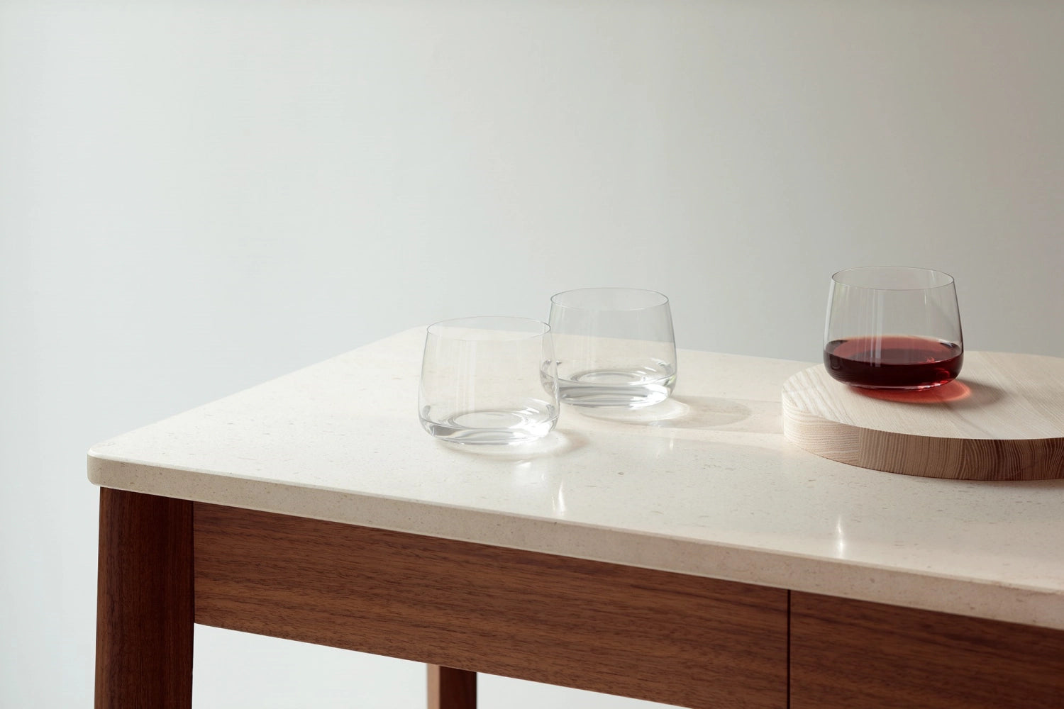 Elegantes 4er Set klarer Stemless Gläser von LSA, 360ml, ideal für stilvolle Getränke und festliche Anlässe.