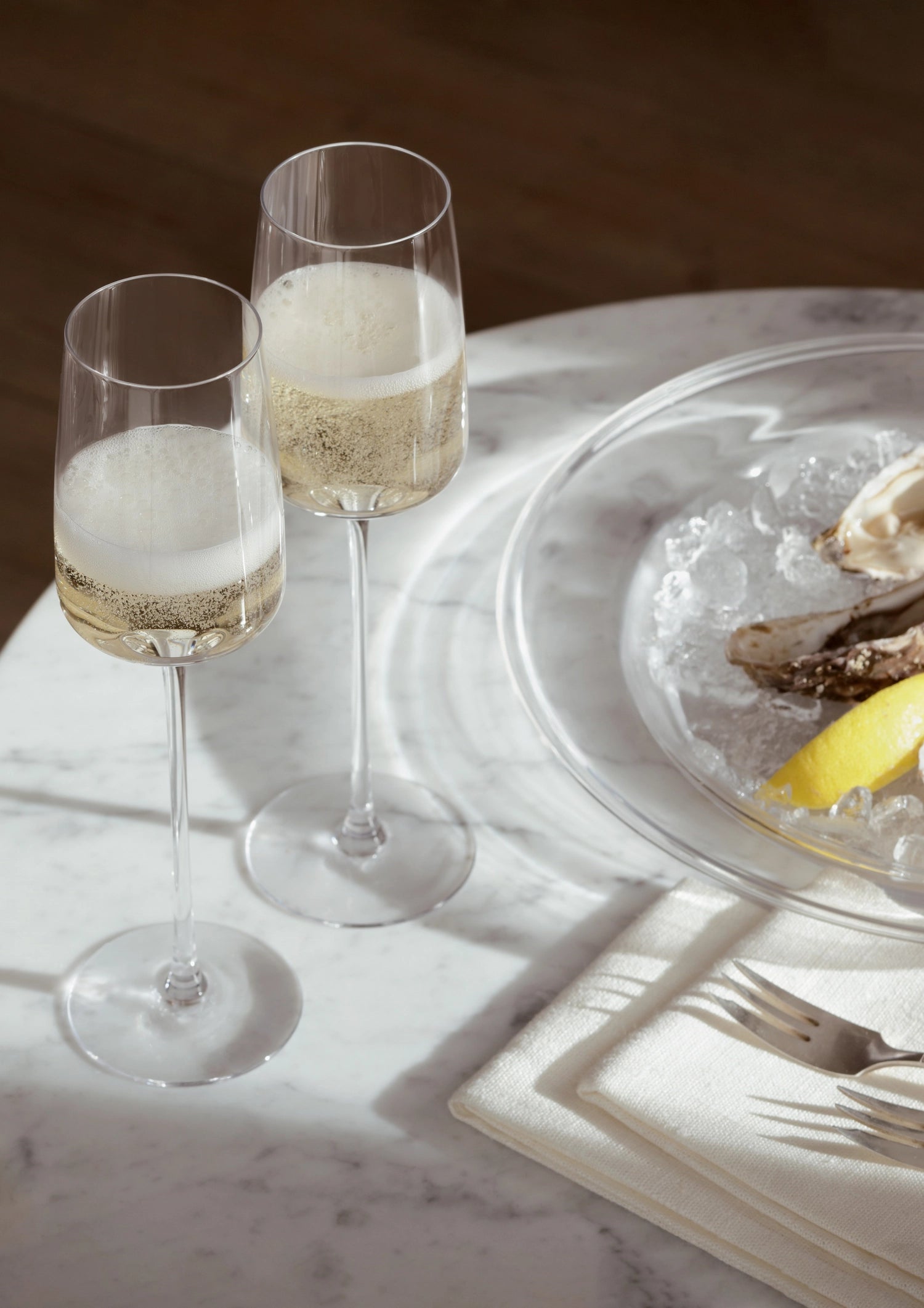 Set aus 4 klaren Champagnerflöten von LSA, 230ml, perfekt für besondere Anlässe und um prickelnde Getränke stilvoll zu genießen.