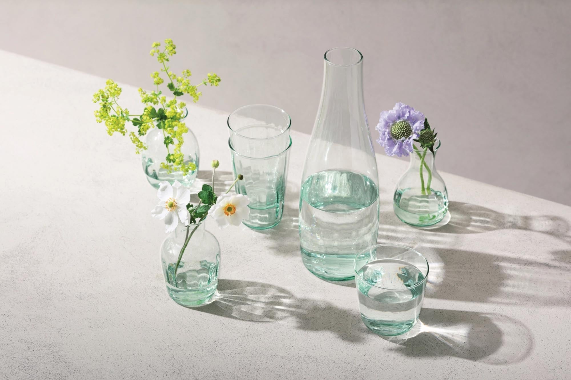 Mia Wasserkaraffe 1.25L: Nachhaltig, stilvoll, recyceltes Glas.