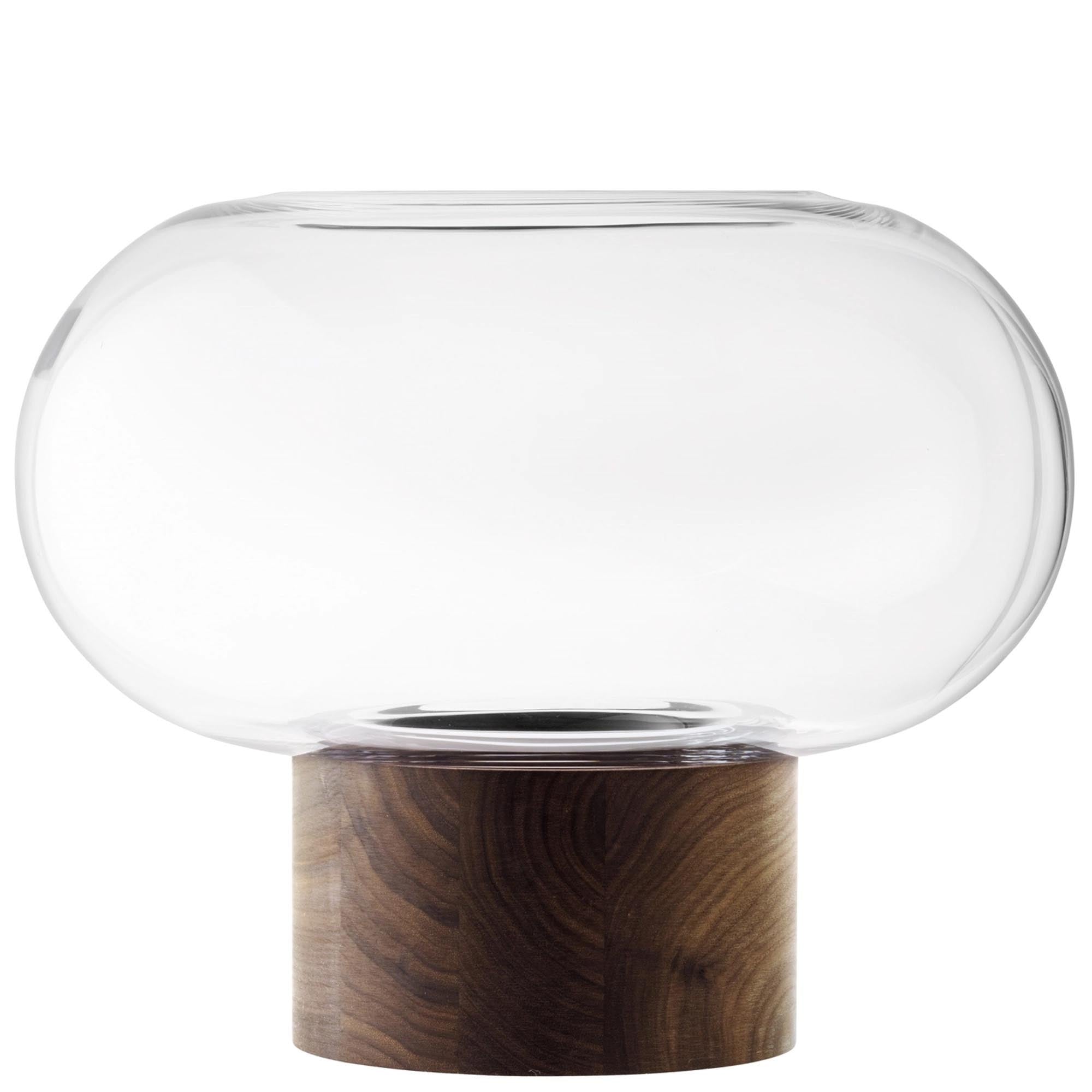 Entdecken Sie die Oblate Vase Ø19.5cm, H21.5cm in bernstein walnuss von LSA. Perfekt für stilvolle Blumenarrangements und moderne Wohnakzente.