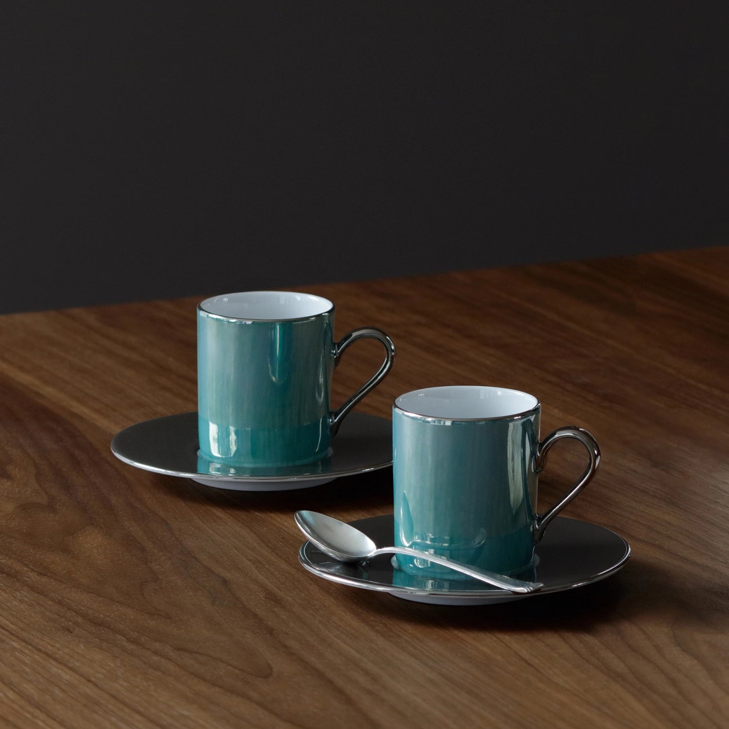 Entdecken Sie die Palazzo Kaffeetasse von LSA – ein zeitloses Porzellan-Design, ideal für stilvolle Genussmomente und elegante Anlässe.