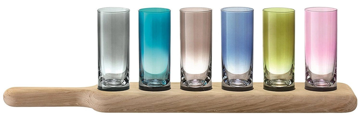 Entdecken Sie das Paddle Wodka Set von LSA: stilvolles Design, hochwertiges Eichenholz und exquisites Glas für unvergessliche Wodka-Erlebnisse.