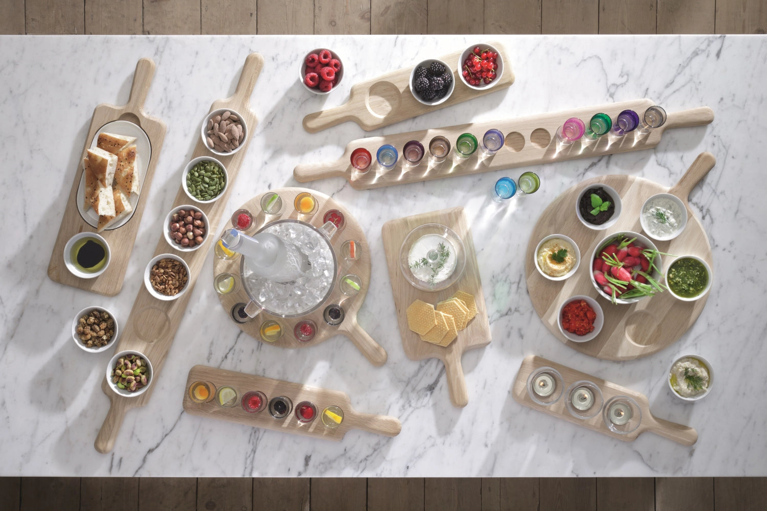 Erleben Sie das Paddle Grand Wodka Set von LSA mit edlem Eichenunterteil. Perfekt für Wodka-Liebhaber und stilvolle Anlässe.