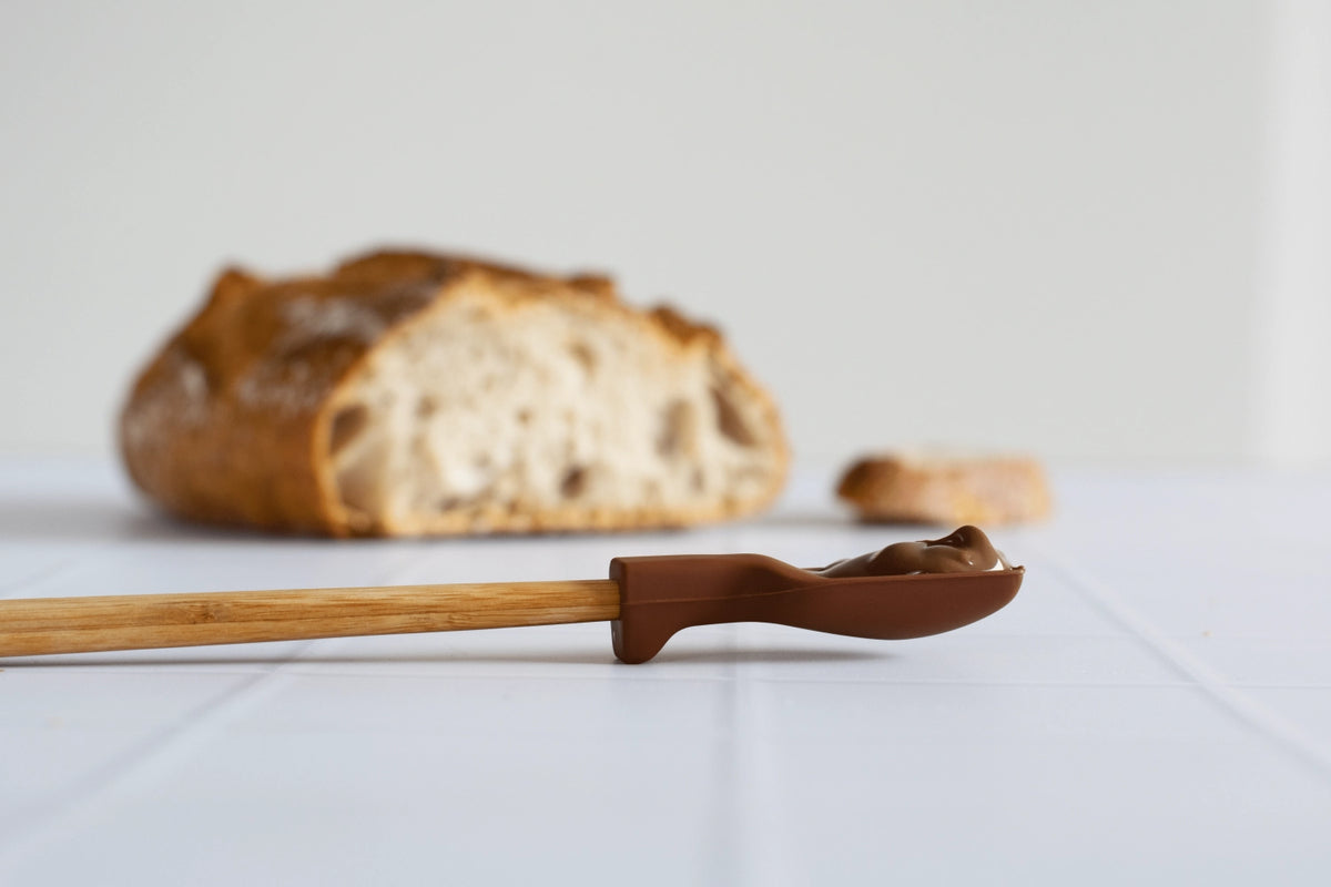 Pebbly Mini Spachtel, Schokolade, 24cm in Braun präsentiert im Onlineshop von KAQTU Design AG. Backutensilien ist von Pebbly