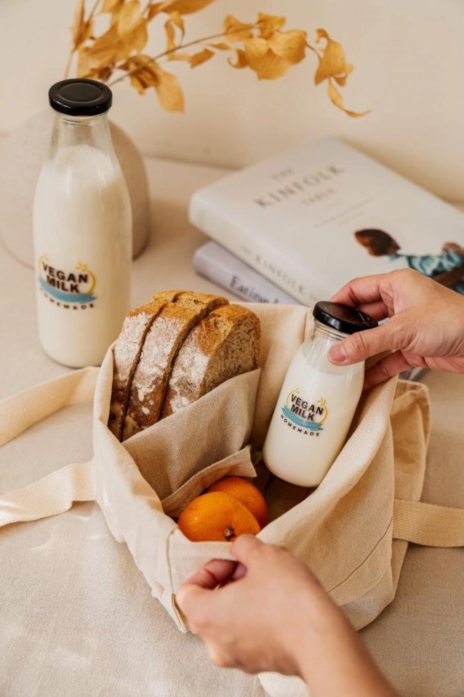 Vielseitiges 2er Set Flaschen für vegane Milch in 220ml und 900ml, perfekt zum Frischhalten und Genießen pflanzlicher Drinks.
