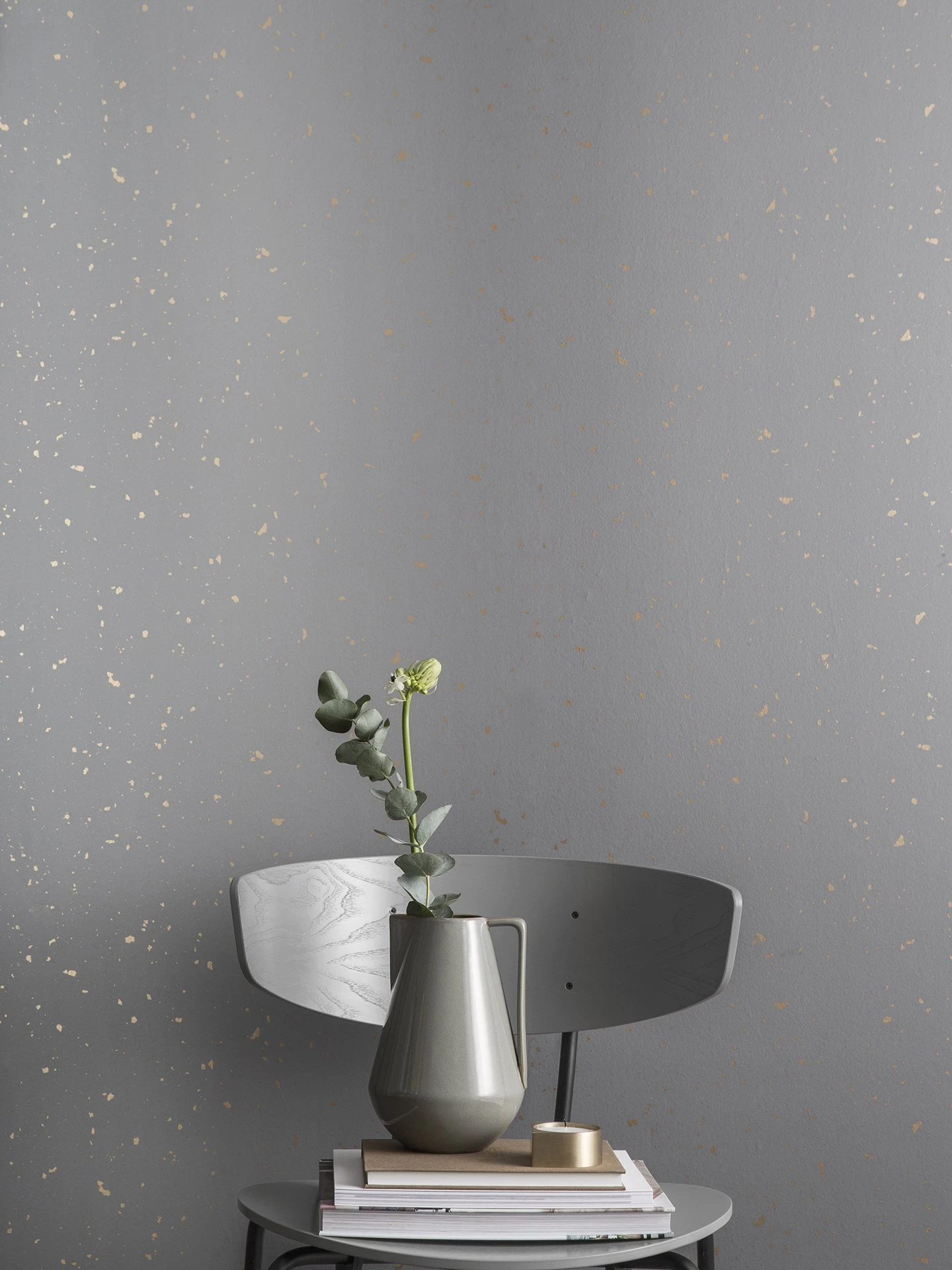 Tapete Confetti in Grau präsentiert im Onlineshop von KAQTU Design AG. Tapete ist von Ferm Living