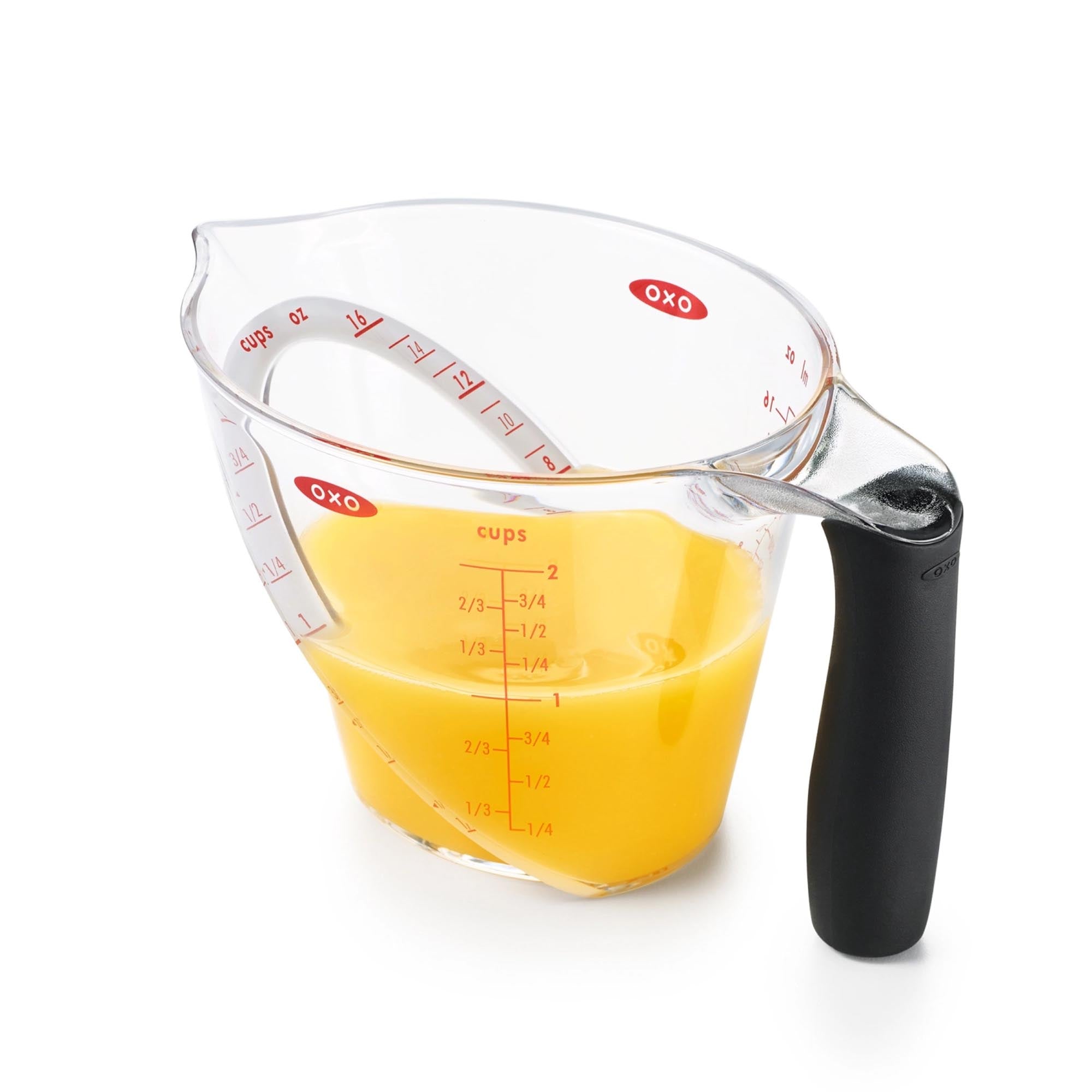 OXO abgewinkelter Messbecher 500 ml: Ideal für präzises Messen von Flüssigkeiten und trockenen Zutaten. Ergonomisches Design für einfaches Ausgiessen.