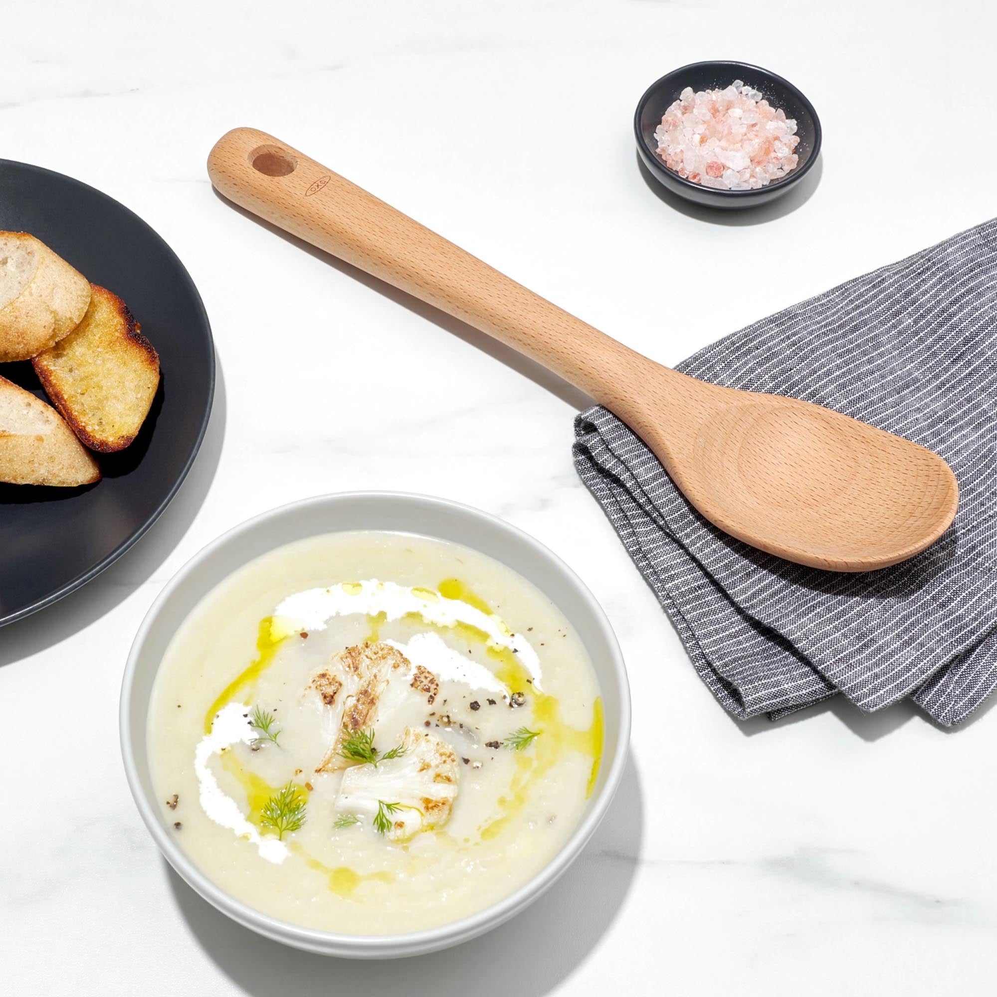 Grosser OXO Servierlöffel aus Buchenholz, 31,4 cm, ideal zum Servieren.