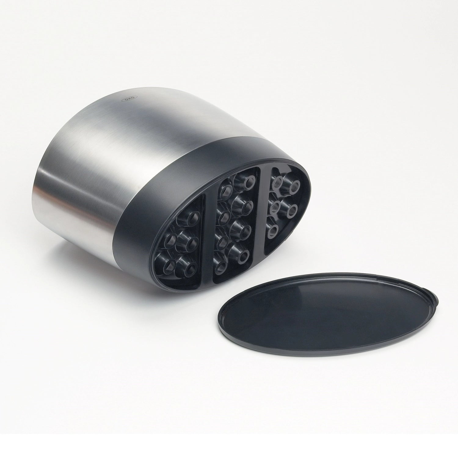 Moderner Edelstahl Utensilienhalter von OXO, ideal zur praktischen Aufbewahrung von Kochlöffeln und Küchenutensilien, vereint Funktionalität und ansprechendes Design.