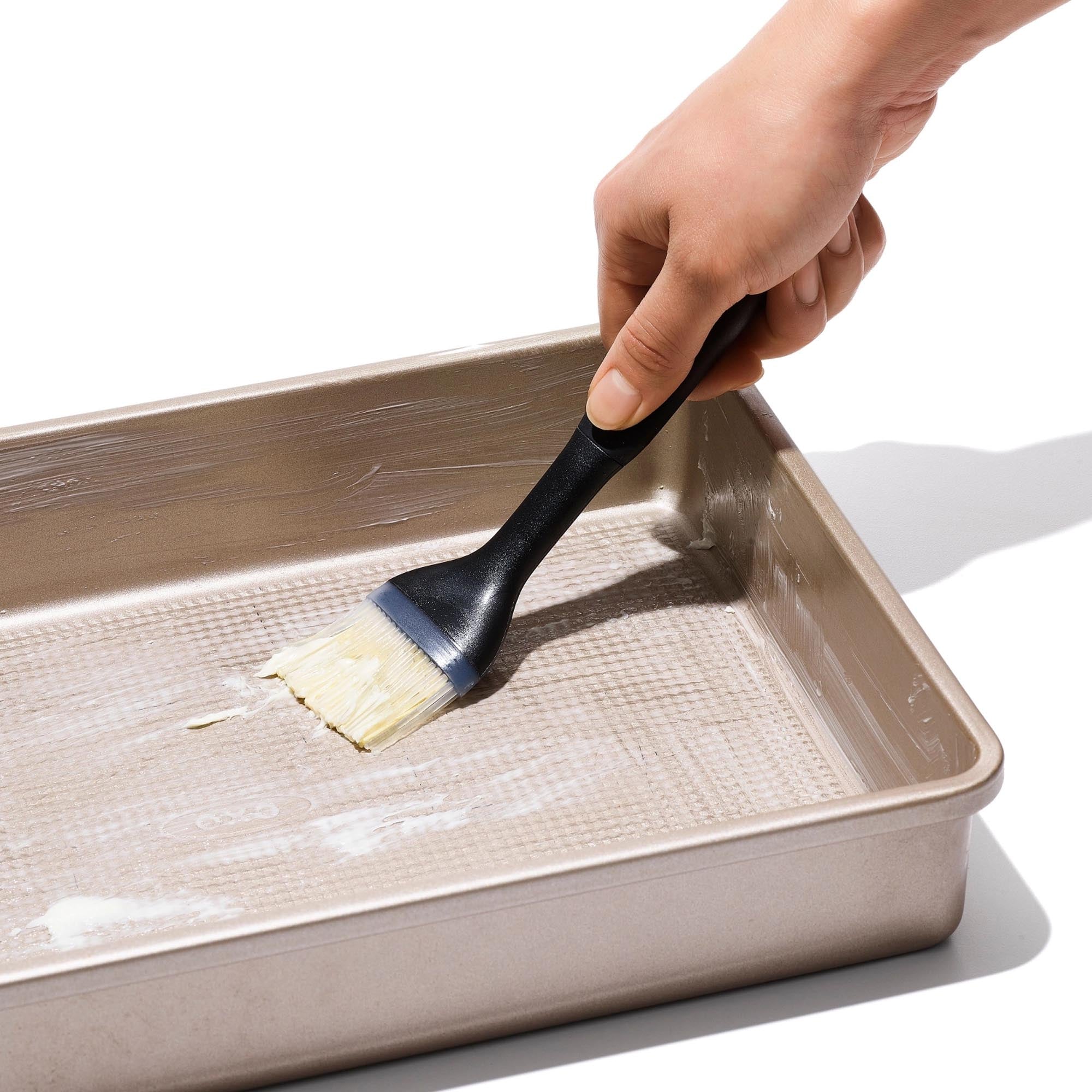 OXO Silikon-Backpinsel 3.8 cm: Vielseitig und hitzebeständig.