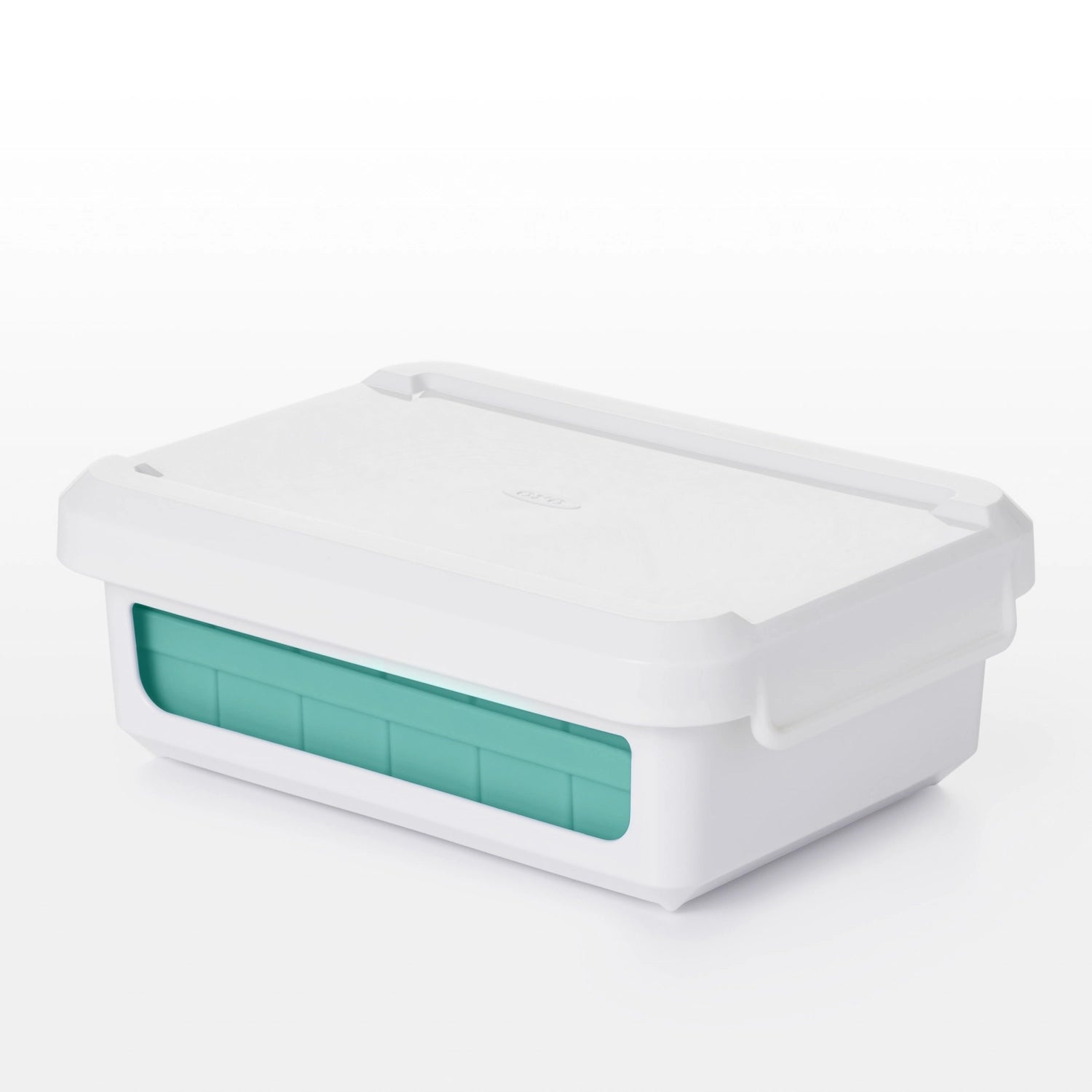 Erleben Sie die Good Grips Eiswürfelschale mit Abdeck von OXO. Produzieren Sie mühelos 48 kleine Eiswürfel für Ihre Getränke!