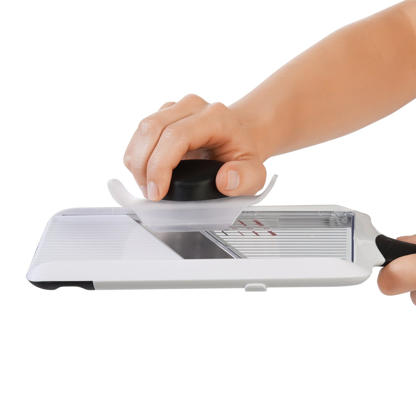 Entdecken Sie die OXO Mandoline 29x9,5 cm – Ihr idealer Partner für schnelles, präzises Schneiden von Gemüse und Obst. Ergonomisch, langlebig und spülmaschinenfest!