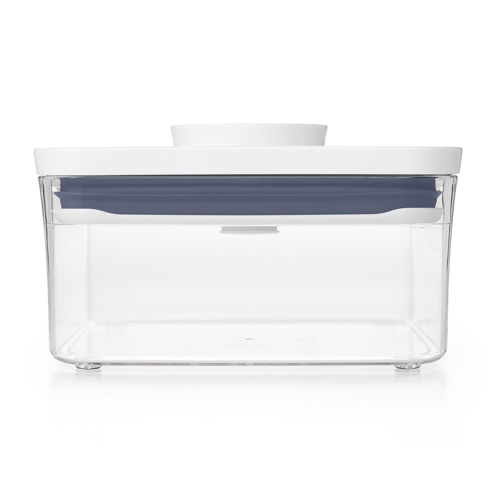 Der quadratische OXO POP 2.0 Behälter (1L, 16x16x8 cm) bietet stilvolle, luftdichte Aufbewahrung für Lebensmittel und Snacks. BPA-frei und spülmaschinenfest.