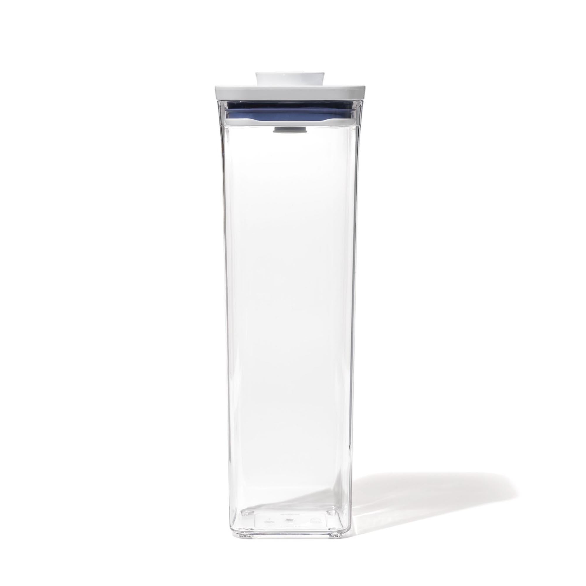 Der OXO POP 2.0 Behälter hoch quadratisch bietet eine elegante Lösung zur Lebensmittelaufbewahrung. Mit 2,1 l Fassungsvermögen und luftdichtem Deckel bleibt alles frisch und organisiert.