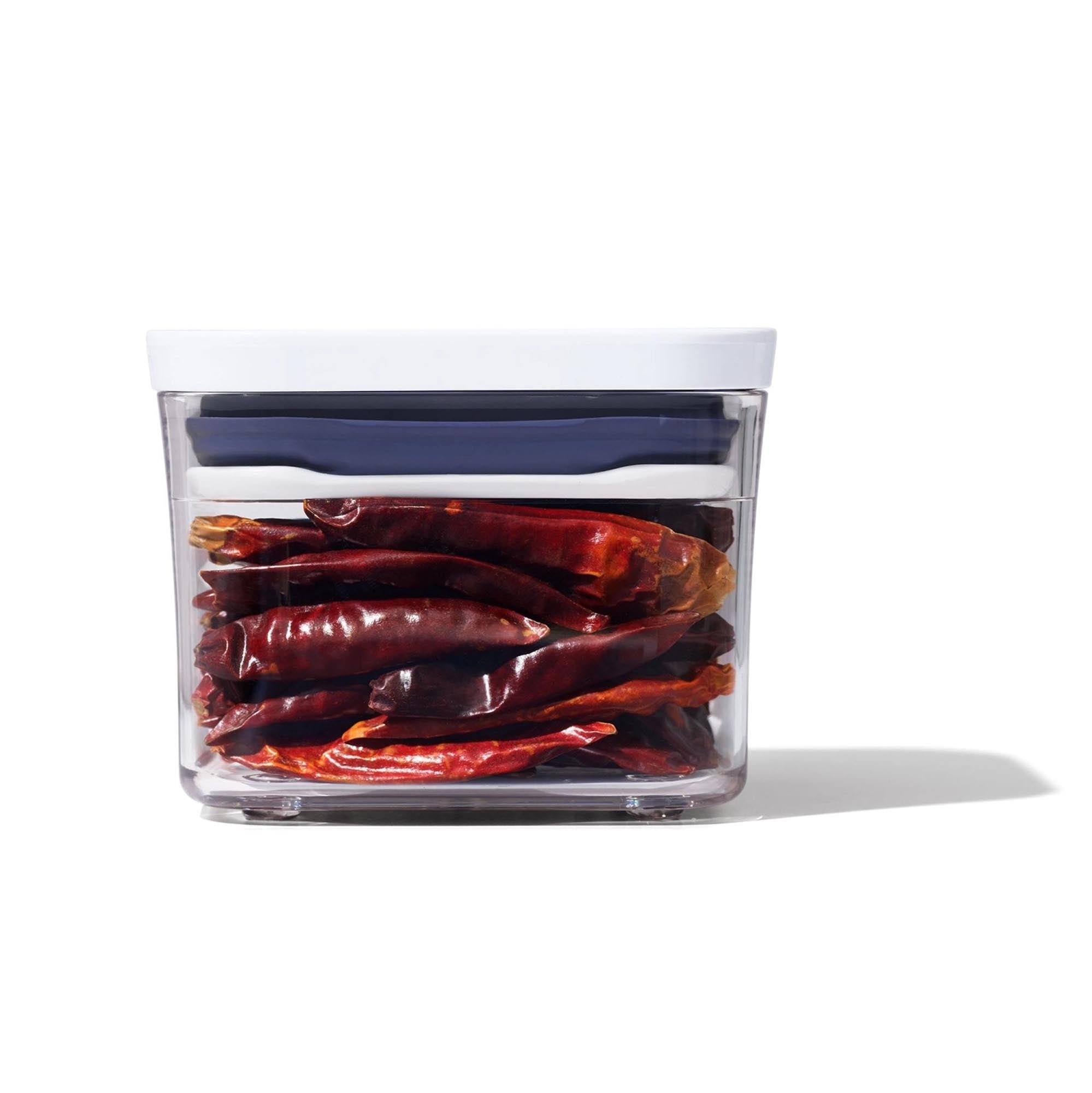 Kompakter OXO POP 2.0 Behälter (10,6x10,6x8 cm) für die perfekte Aufbewahrung von Lebensmitteln. BPA-frei, stapelbar und luftdicht – ideal für Ihre Küche!