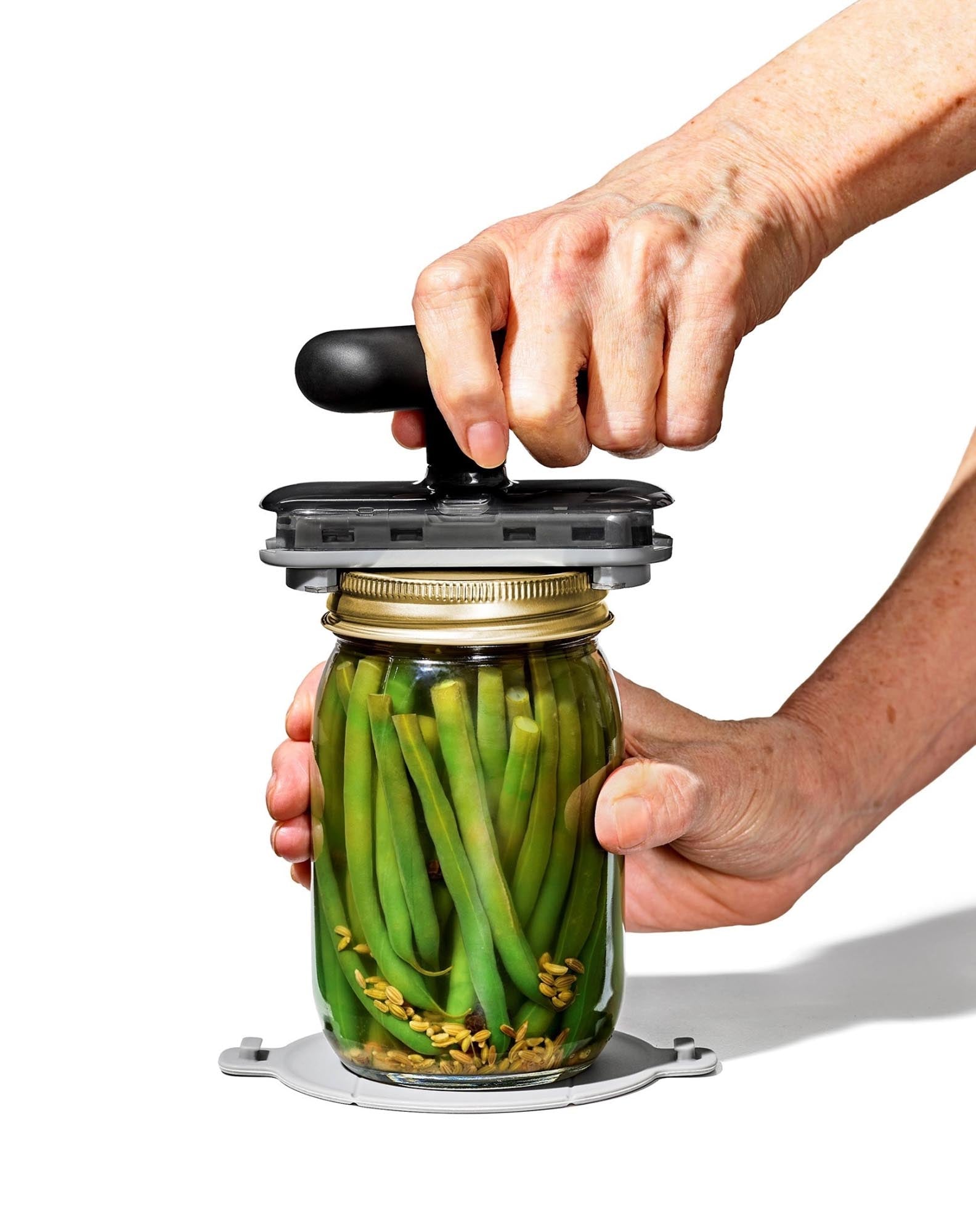 OXO Glasöffner: Ergonomisch, rutschfest, ideal für müheloses Öffnen.