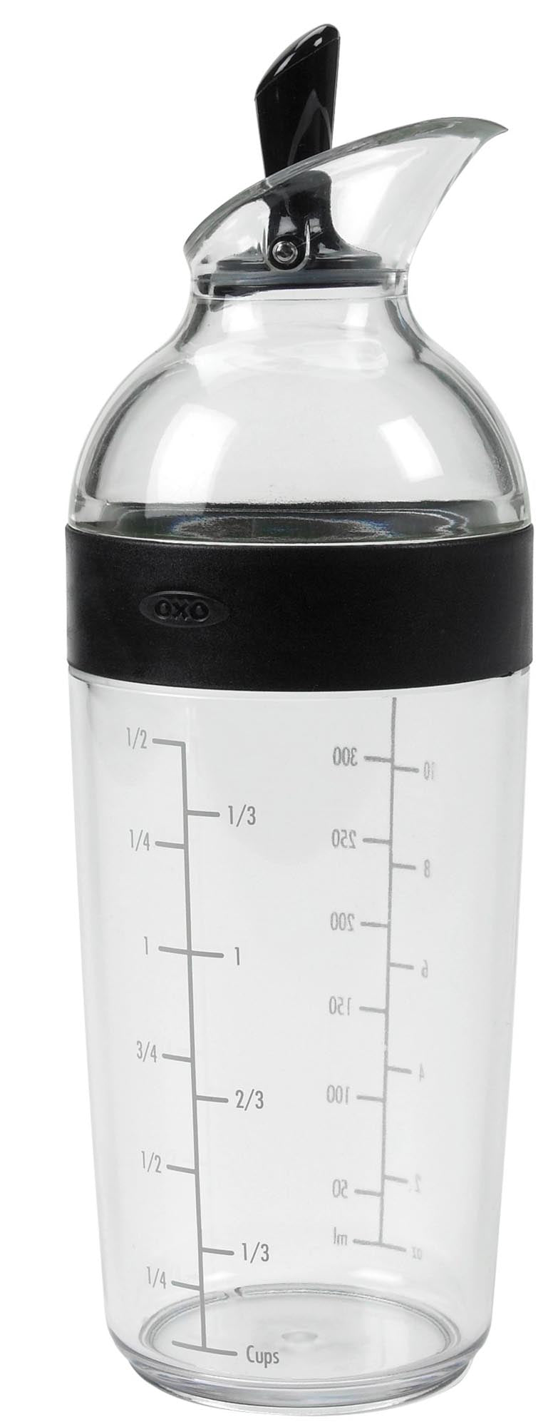 Eleganter OXO Salatdressing Shaker 350ml, schwarz, aus BPA-freiem Tritan, mit praktischer Ausgiessöffnung, spülmaschinenfest.