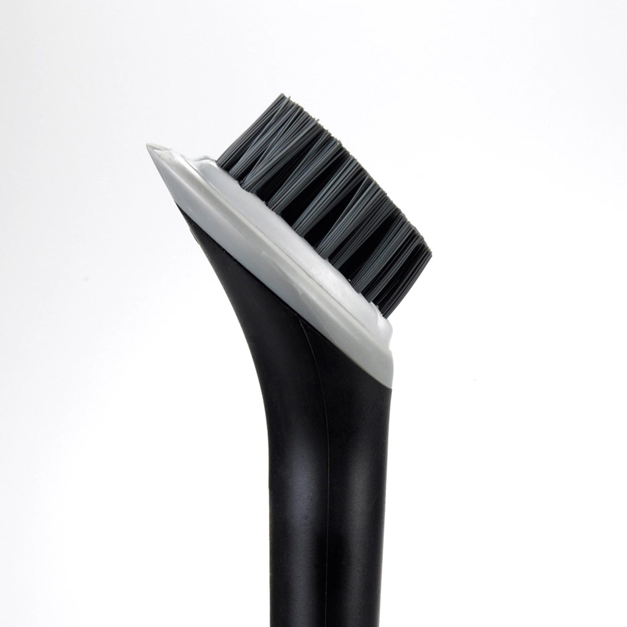 Effektive OXO Bürste für Elektrogrill und Sandwichtoaster in elegantem Schwarz. Ergonomisch, strapazierfähig und spülmaschinenfest für mühelose Reinigung.