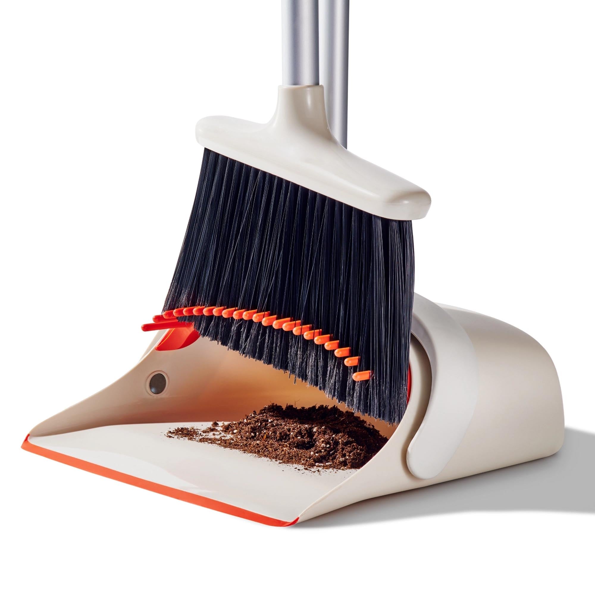 OXO Langstielige Kehrgarnitur: Leicht, langlebig und ergonomisch. Ideal für mühelose Reinigung aller Bodenarten. Ein unverzichtbares Haushaltswerkzeug!