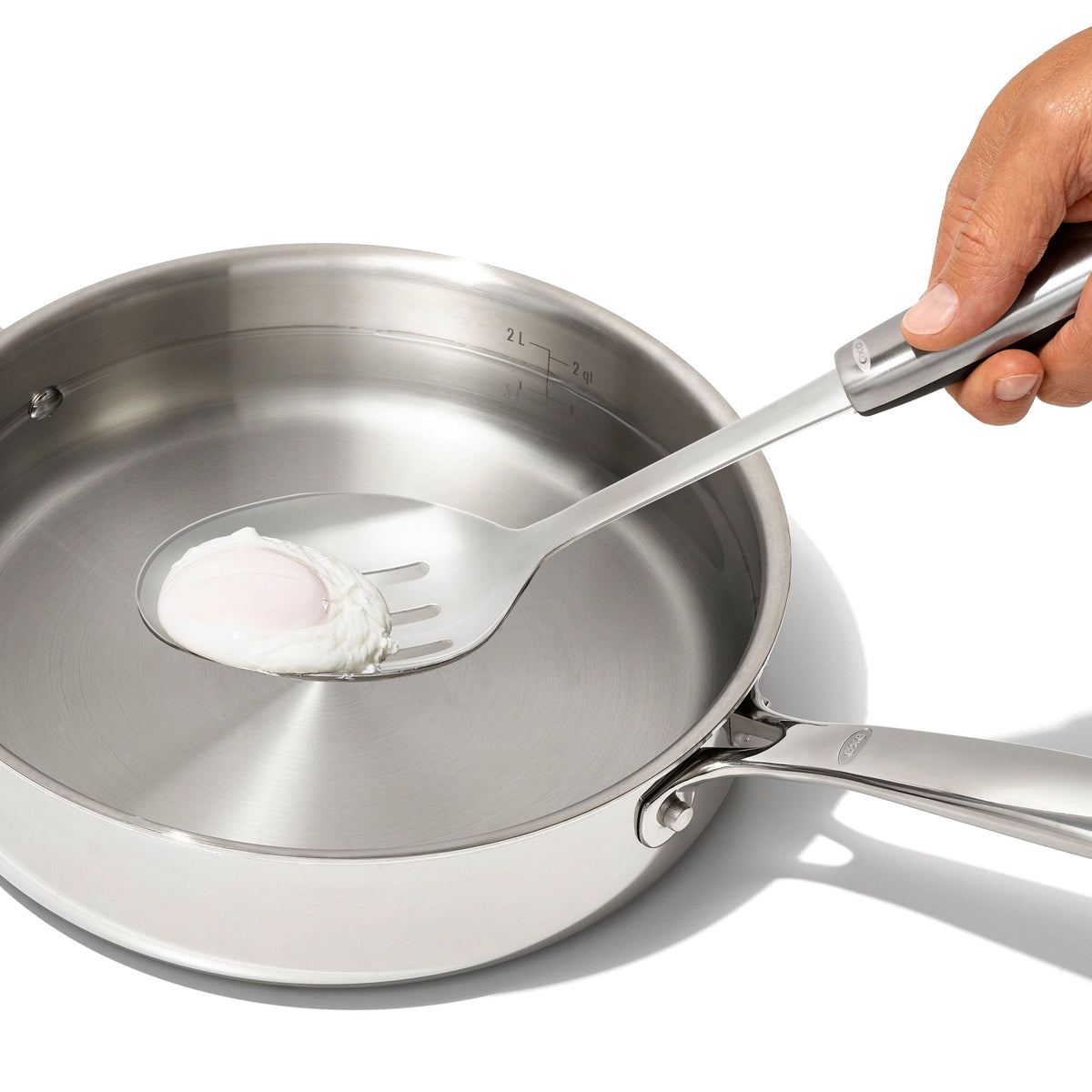 Good Grips Steel Schlitzlöffel in Silber präsentiert im Onlineshop von KAQTU Design AG. Küchenhelfer ist von OXO