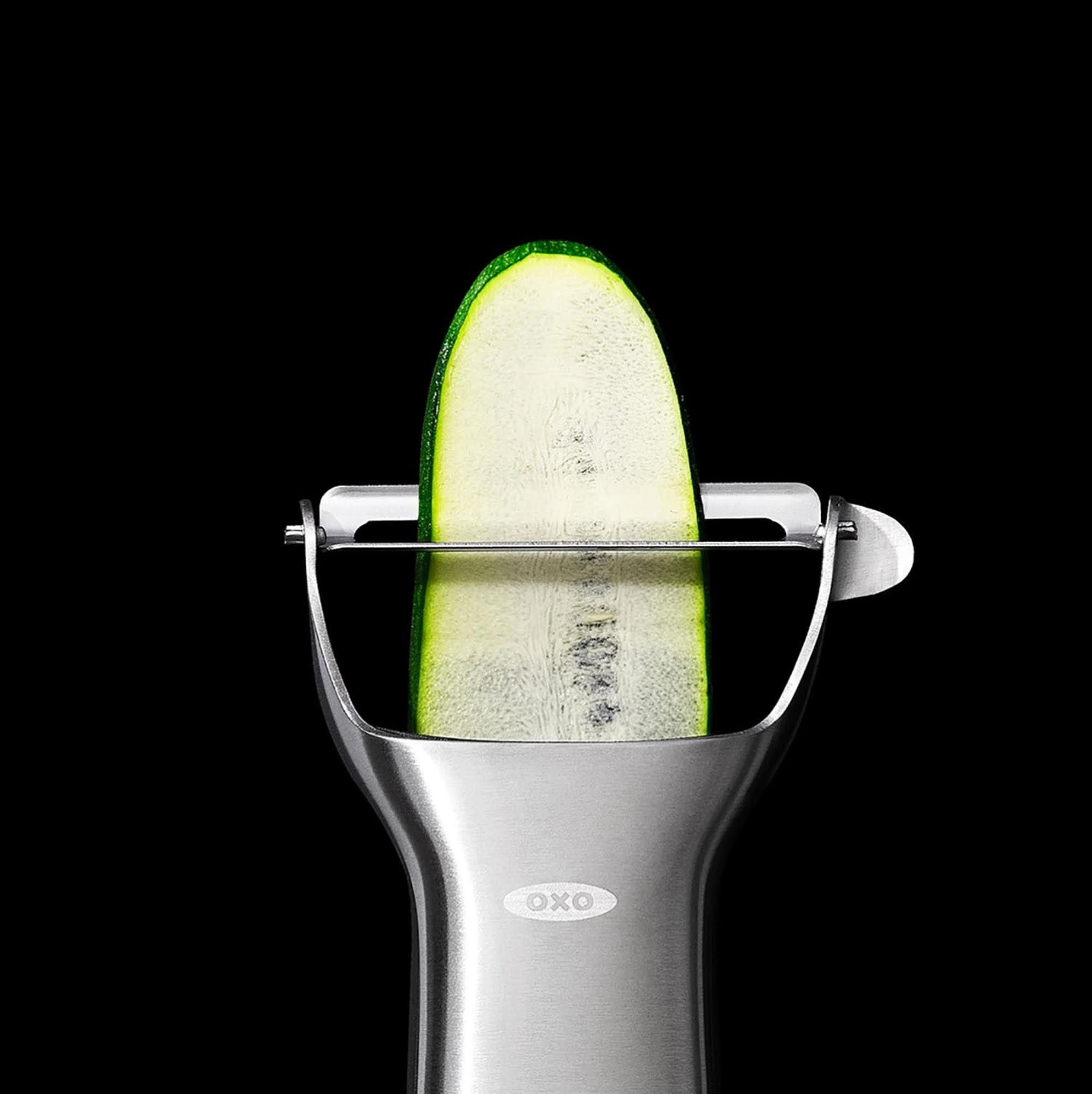 OXO GG STL Schäler, 19cm: Flexibles Design für müheloses Schälen.