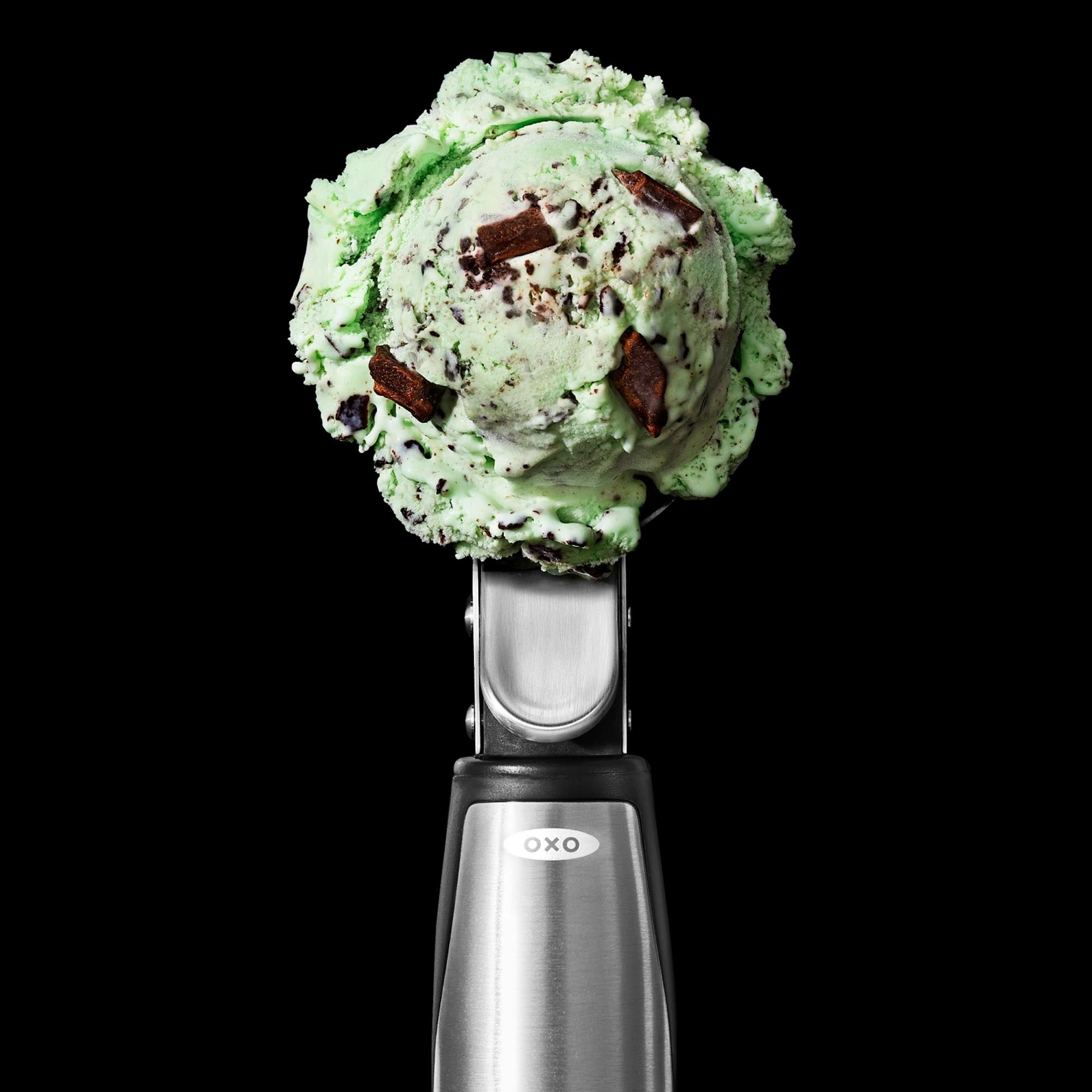 Genießen Sie mit dem OXO Good Grips Steel Glace Löffel, 19.6x4.4cm, stilvoll Ihre Lieblingsdesserts. Perfekt für Eiscreme und mehr!