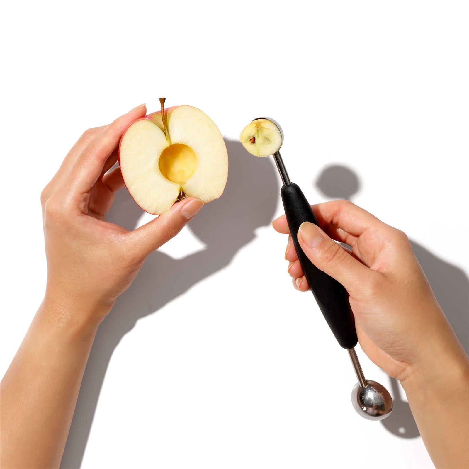 OXO Kugelausstecher in Schwarz: Hochwertiger Küchenhelfer für perfekte Fruchtkugeln. Langlebig, ergonomisch und leicht zu reinigen – ideal für kreative Rezepte!