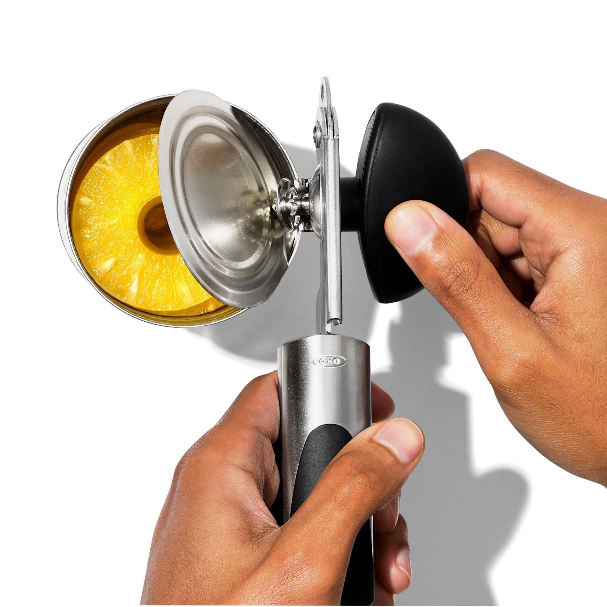 Der OXO Good Grips Dosenöffner: langlebig, ergonomisch, sicher und stilvoll. Ein unverzichtbarer Küchenhelfer für müheloses Öffnen.