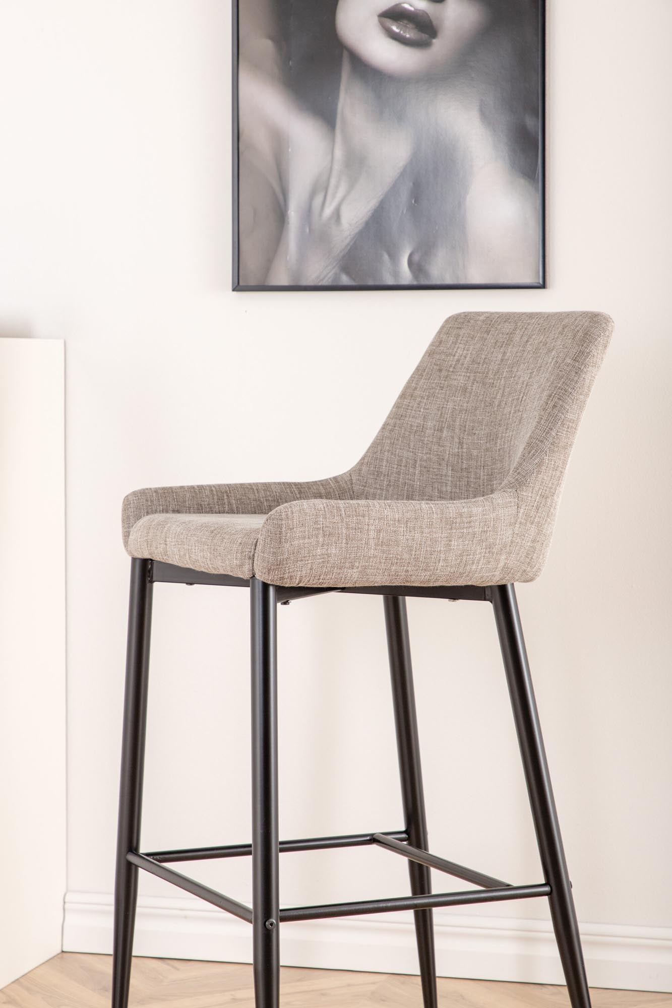 Plaza Barstuhl in Beige präsentiert im Onlineshop von KAQTU Design AG. Barstuhl ist von Venture Home
