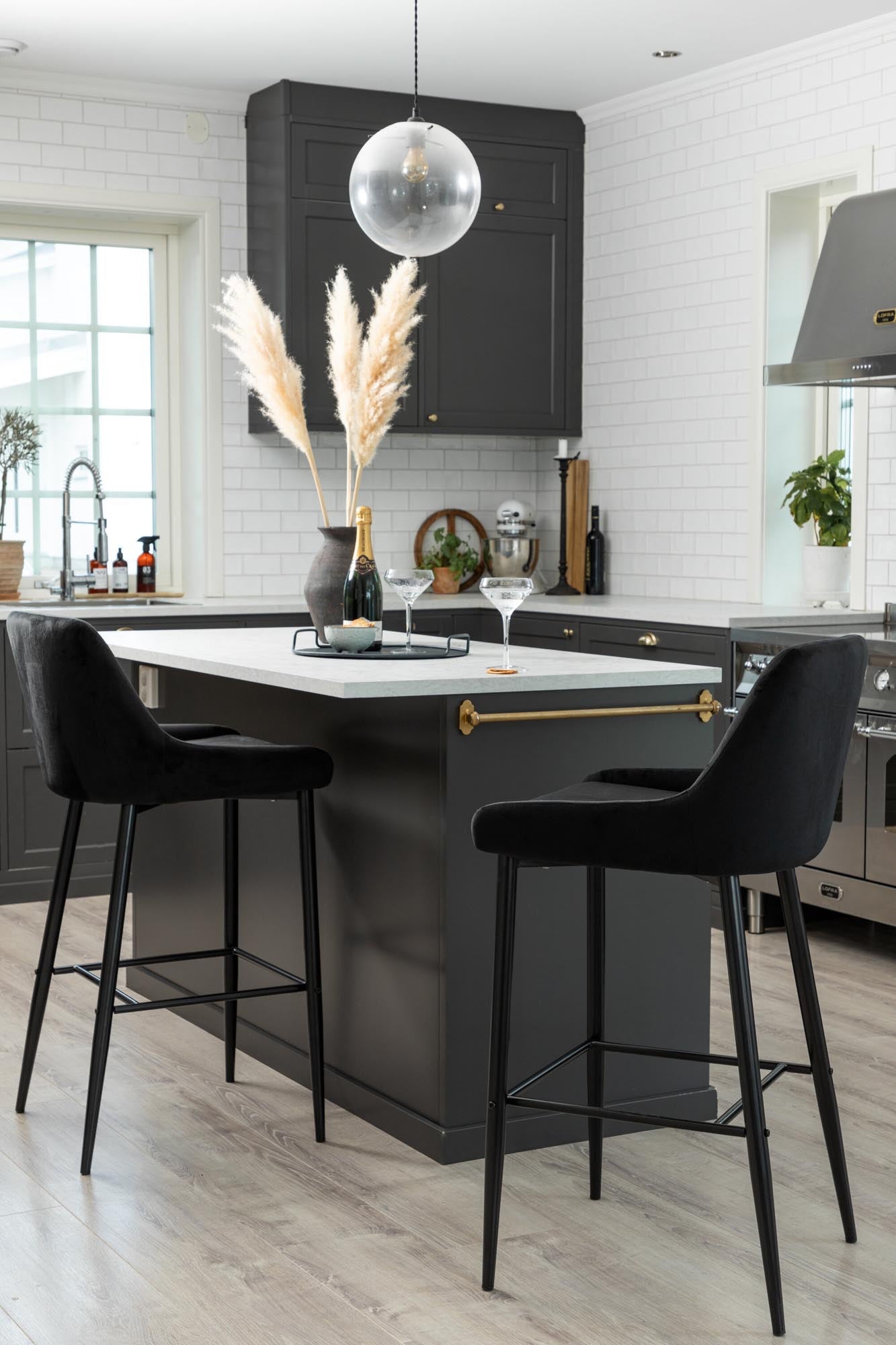 Plaza Barstuhl in Schwarz präsentiert im Onlineshop von KAQTU Design AG. Barstuhl ist von Venture Home