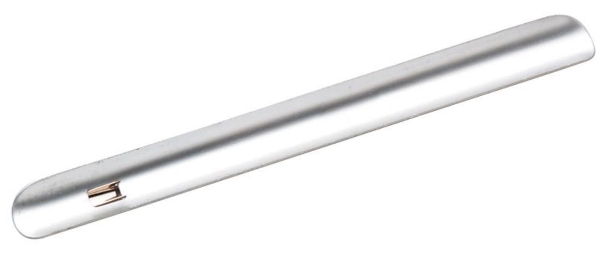 Silberner Krümelschaber aus Aluminium von Piazza, flaches rechteckiges Küchenwerkzeug mit den Massen 14.8x2.5x1.1 cm.