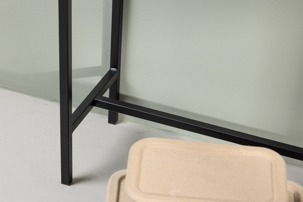 Dipp Beistelltisch in Schwarz präsentiert im Onlineshop von KAQTU Design AG. Beistelltisch ist von Venture Home