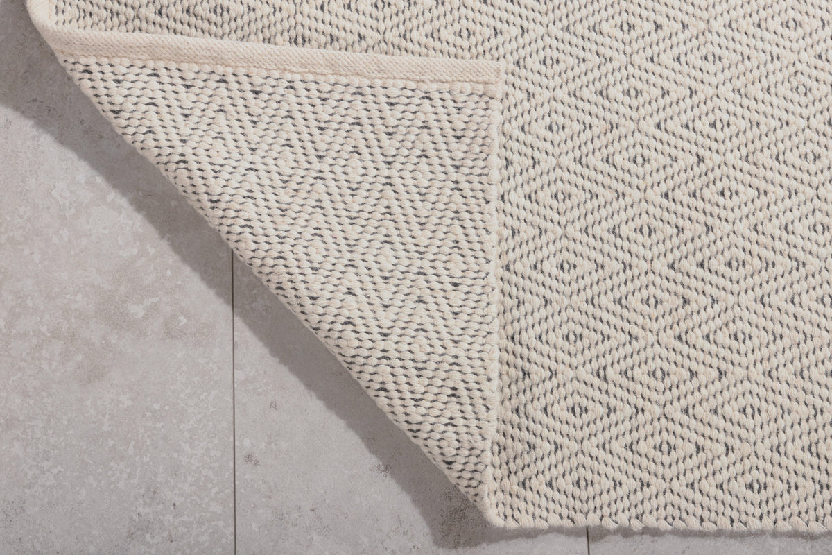 Julana Teppich in Beige präsentiert im Onlineshop von KAQTU Design AG. Teppich ist von Venture Home