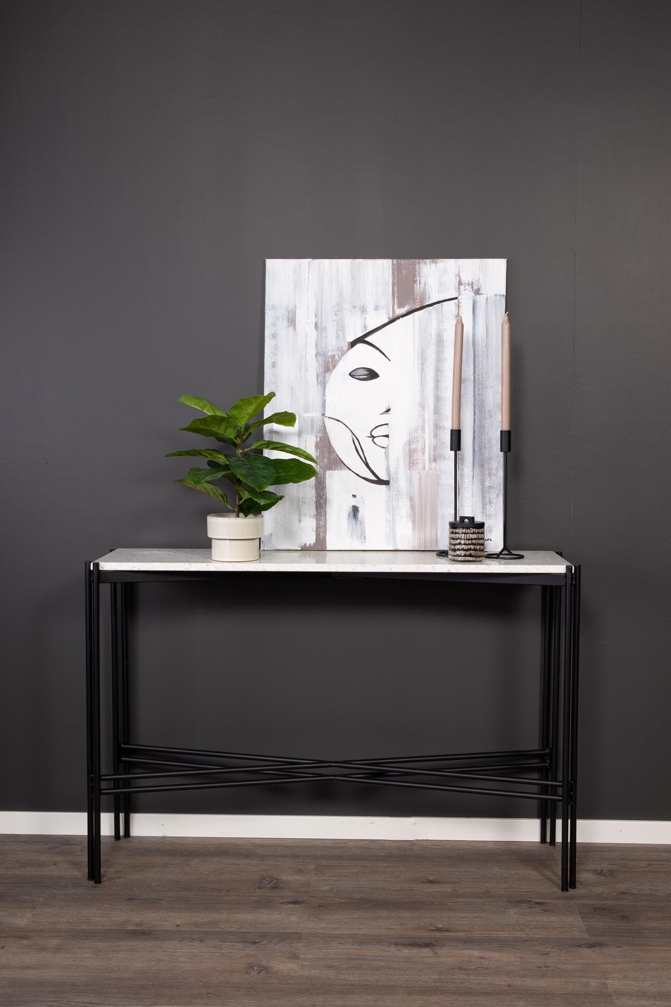 Eleganter Razzia Beistelltisch: Weisser Terrazzo, schwarzes Metallgestell, modern, robust, ideal für Wohnzimmer.