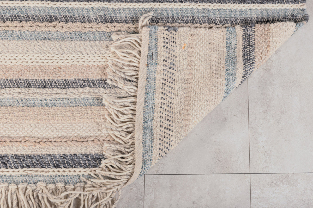 Gudha Teppich in Beige präsentiert im Onlineshop von KAQTU Design AG. Teppich ist von Venture Home