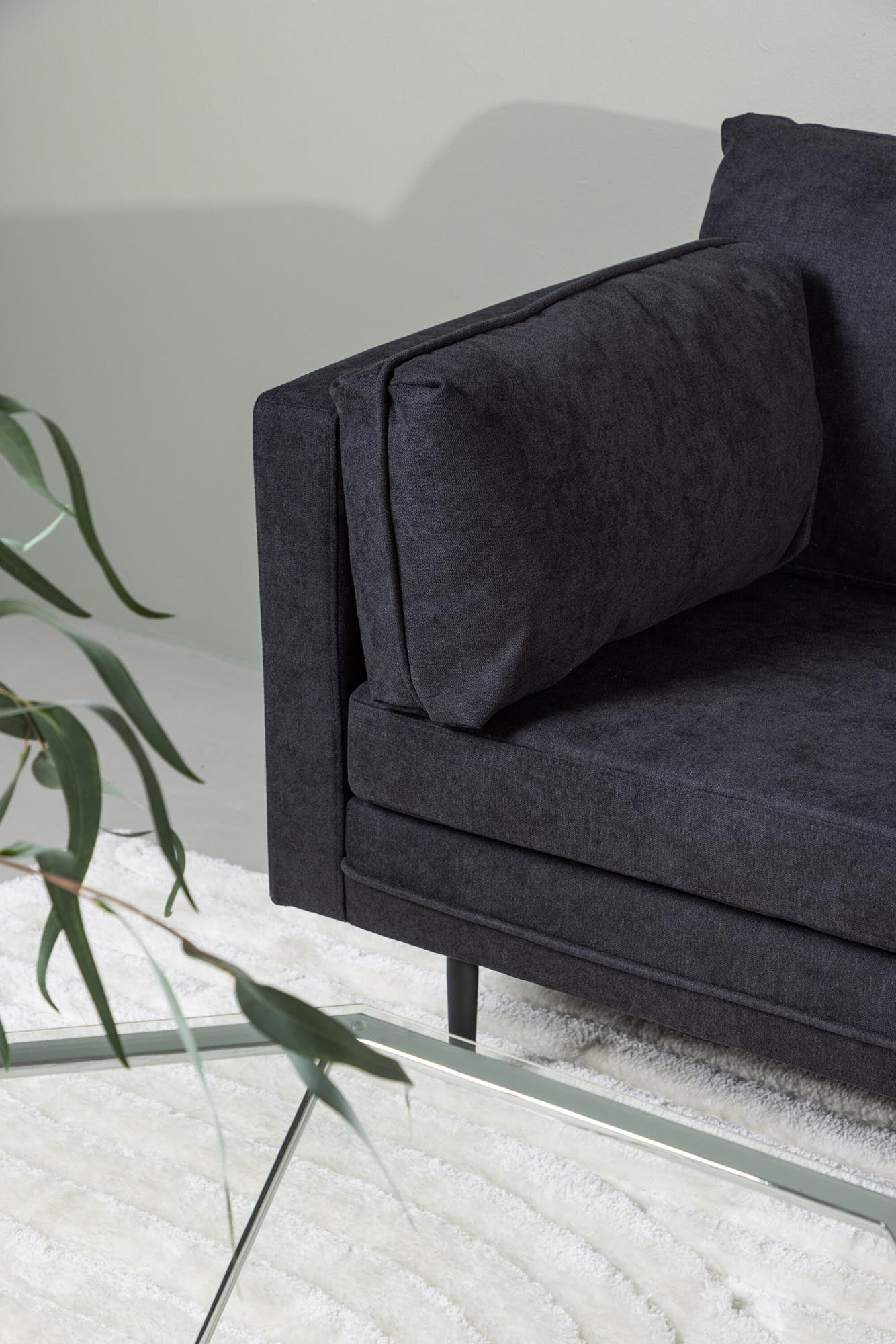 Boom Sofa in Schwarz/Schwarz präsentiert im Onlineshop von KAQTU Design AG. 3er Sofa ist von Venture Home