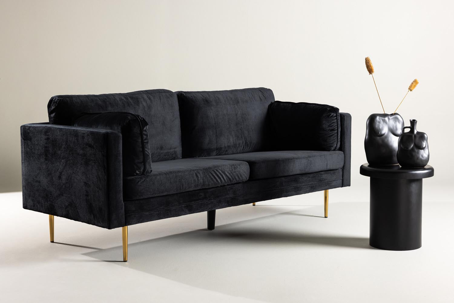 Boom Sofa in Schwarz präsentiert im Onlineshop von KAQTU Design AG. 3er Sofa ist von Venture Home