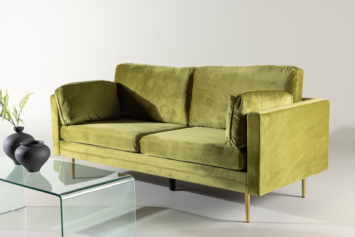Boom Sofa in Grün präsentiert im Onlineshop von KAQTU Design AG. 3er Sofa ist von Venture Home