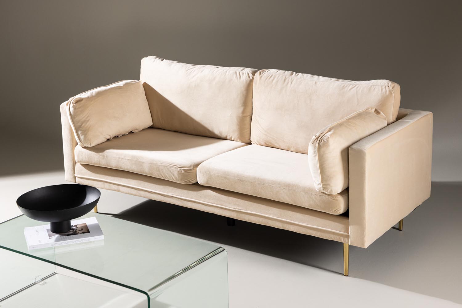 Boom Sofa in Creme präsentiert im Onlineshop von KAQTU Design AG. 3er Sofa ist von Venture Home