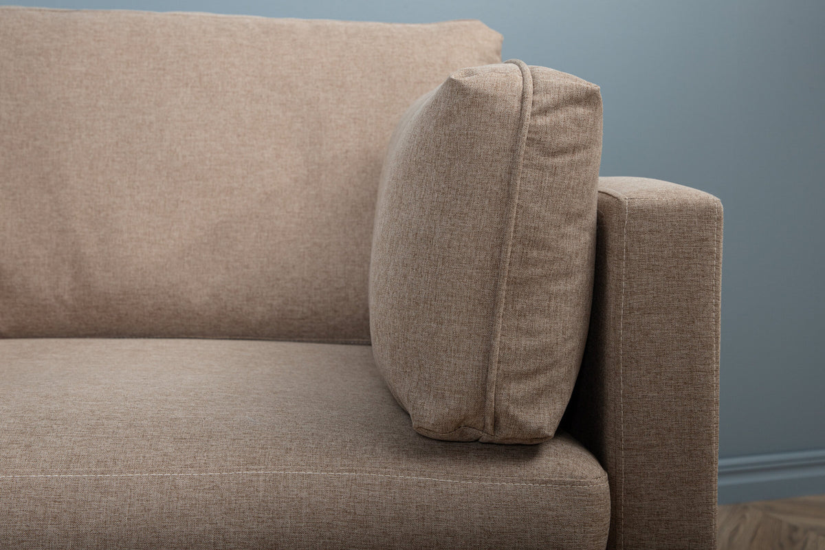 Boom Sessel in Braun präsentiert im Onlineshop von KAQTU Design AG. Sessel mit Armlehnen ist von Venture Home
