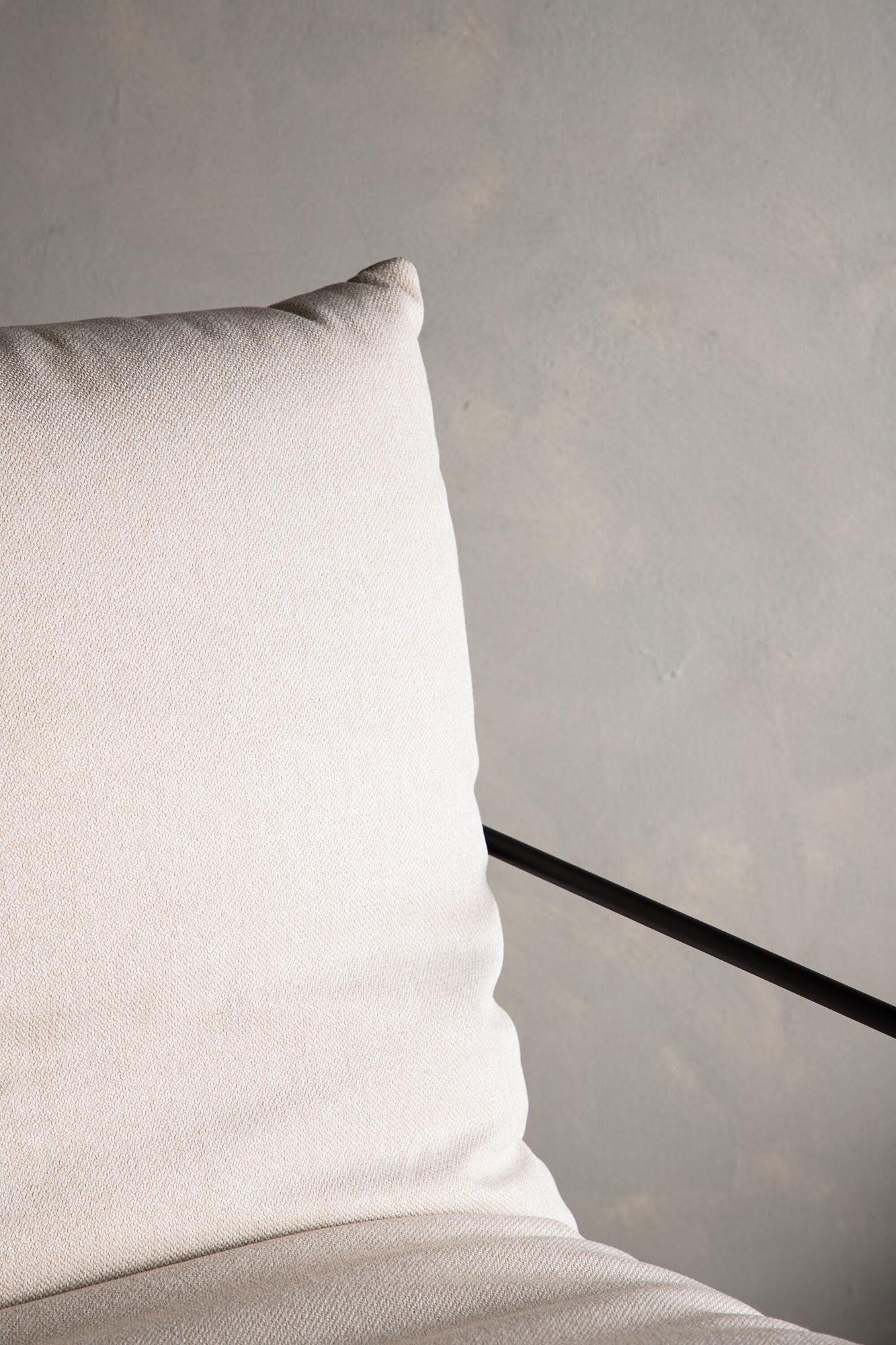 Entdecken Sie den Sedalia Sessel von Venture Home: Hochwertige Materialien, minimalistisches Design und unvergleichlicher Komfort für Ihr Zuhause.