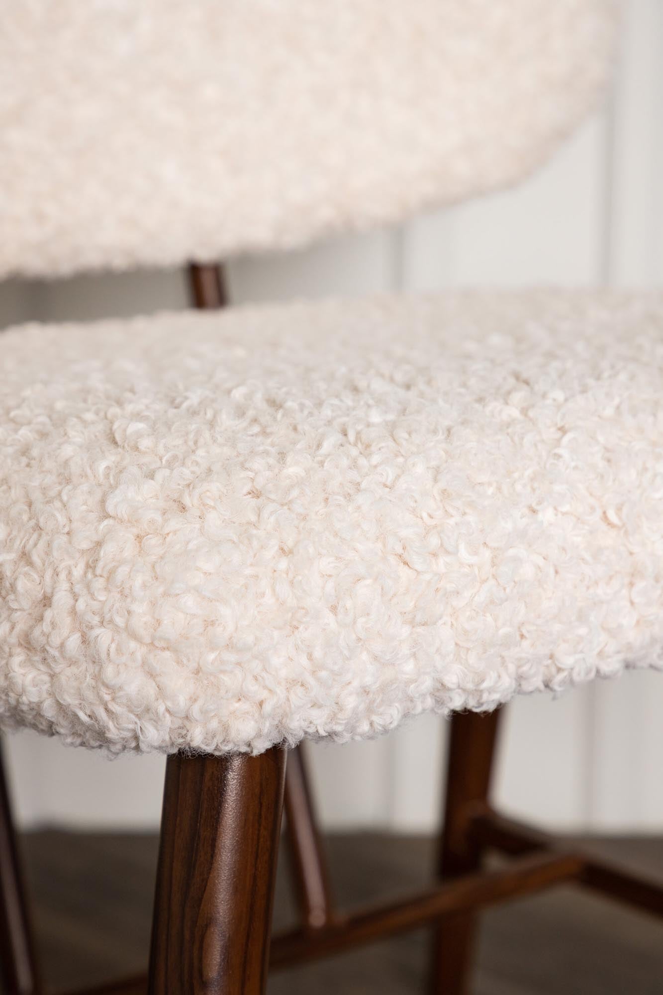 Stylischer Midland Sessel von Venture Home, bezogen mit hochwertigem Teddy-Material für ultimativen Komfort und zeitloses Design.