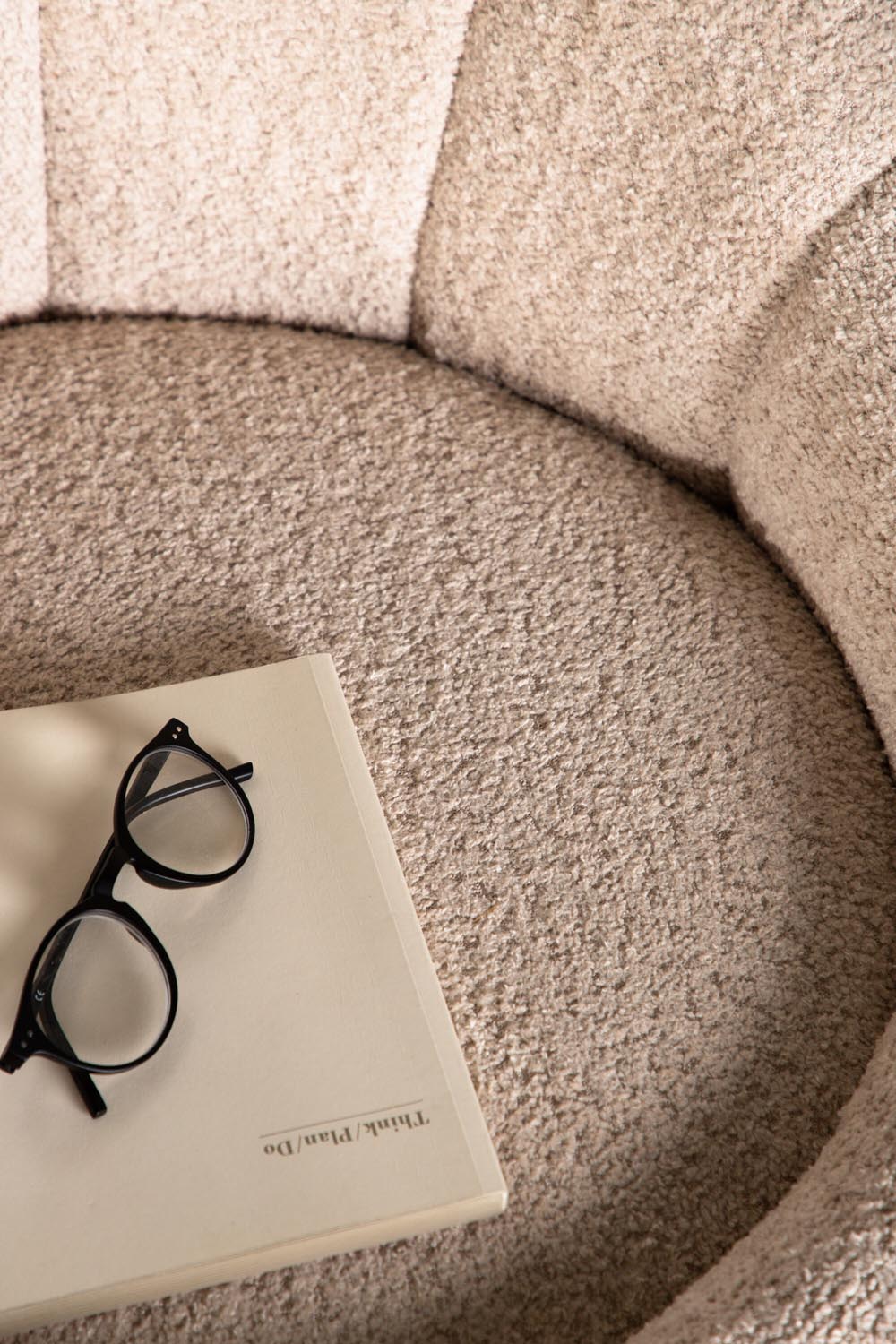 Warren Sessel in Beige präsentiert im Onlineshop von KAQTU Design AG. Sessel mit Armlehnen ist von Venture Home