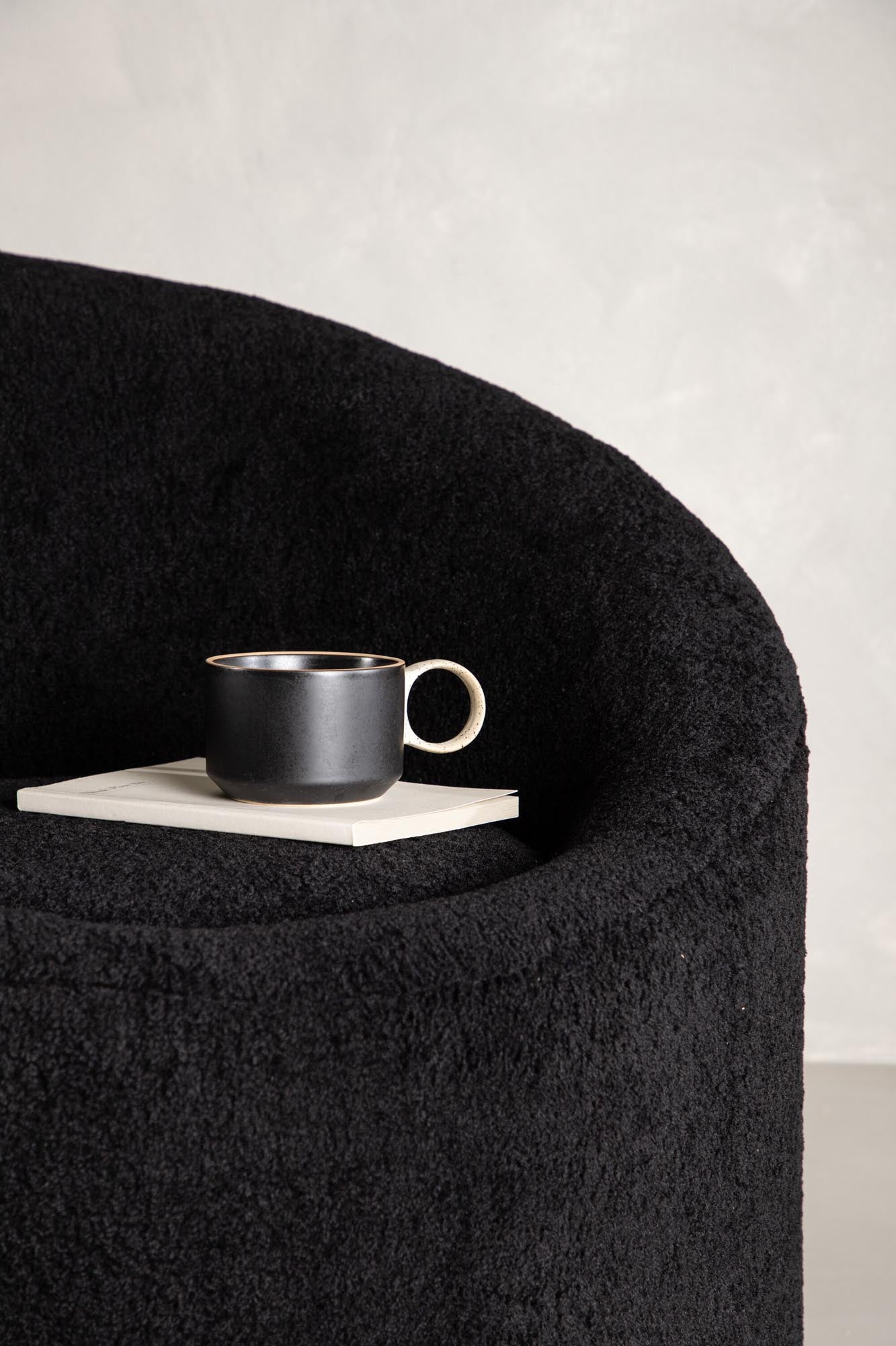 Moderner Warren Sessel von Venture Home in edlem Beige-Ton.