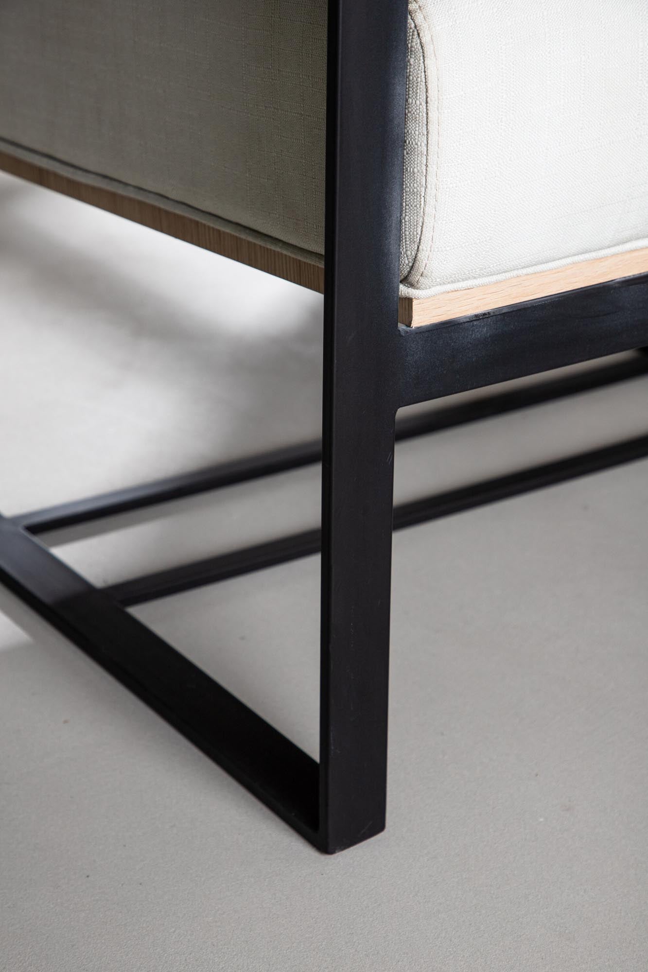 Erleben Sie den Kansas Sessel von Venture Home: Eleganz, Komfort und hochwertige Materialien vereinen sich in diesem stilvollen Möbelstück.